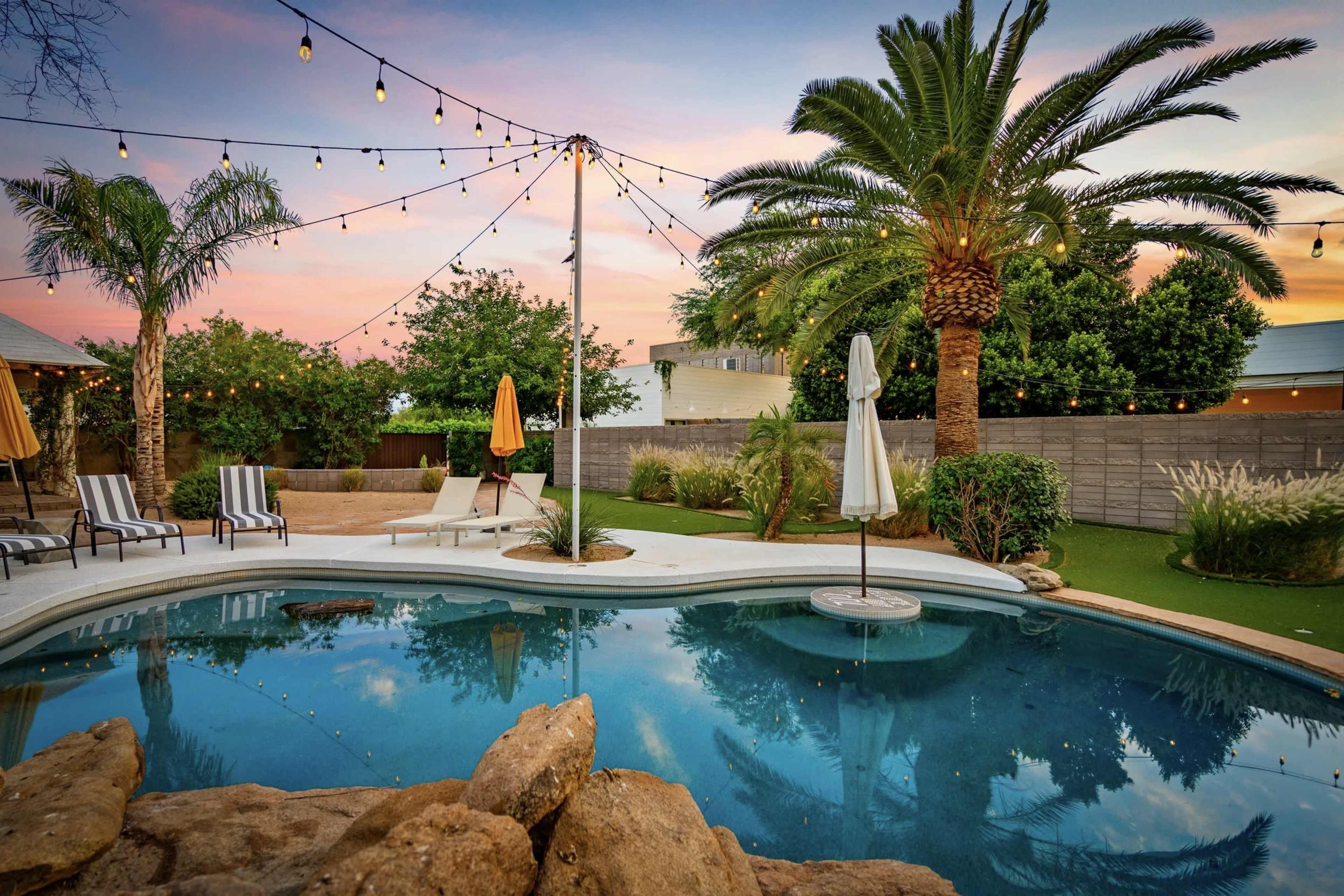 Paradise in the desert? Yup. Plus MINI GOLF! Image in Paradise Valley Village, Phoenix, AZ