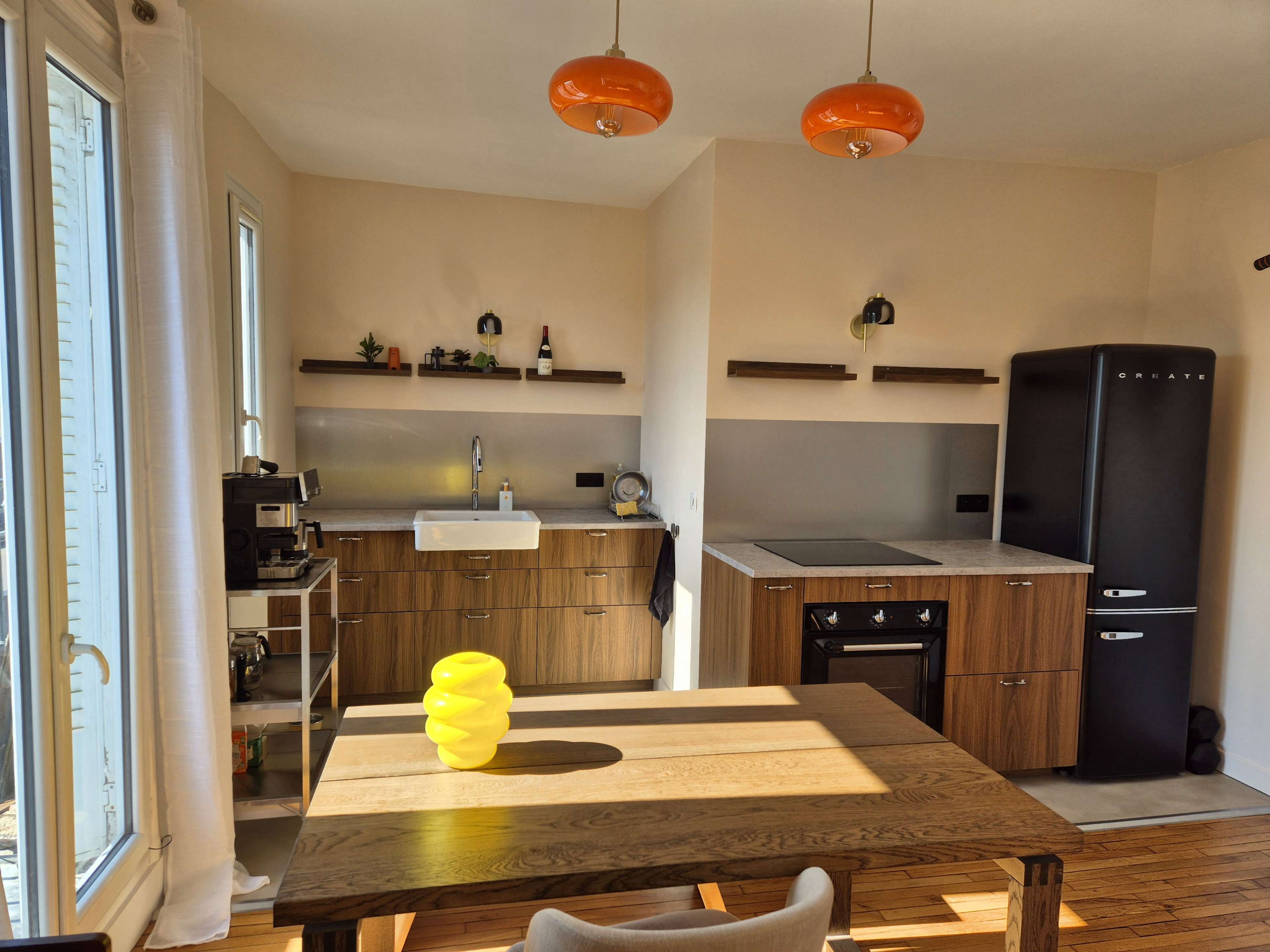 Appartement style mid-century modern avec balcon Image in , VINCENNES