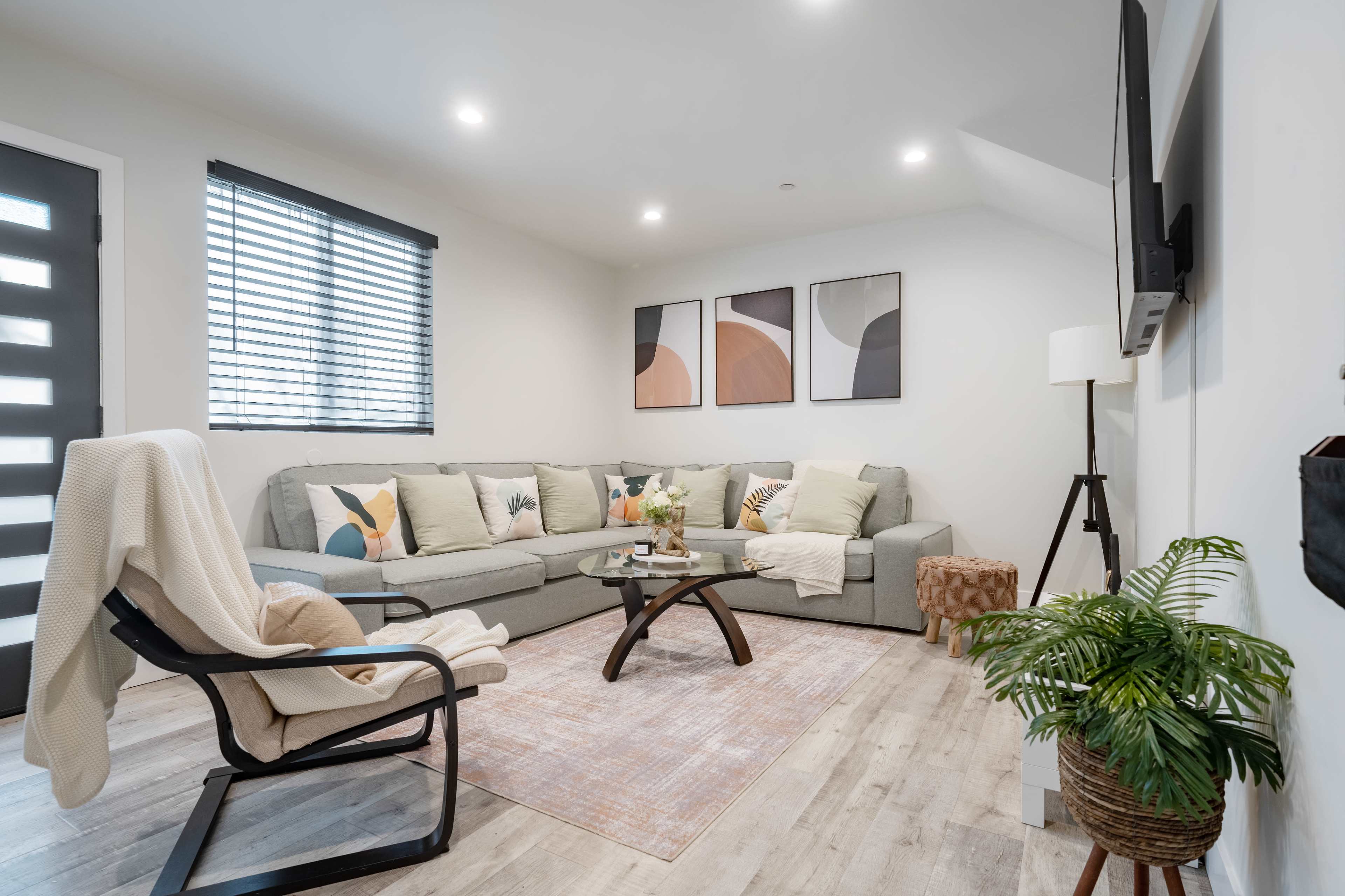 Modern North Hollywood apartment, Los Angeles, CA | Production | Peerspace