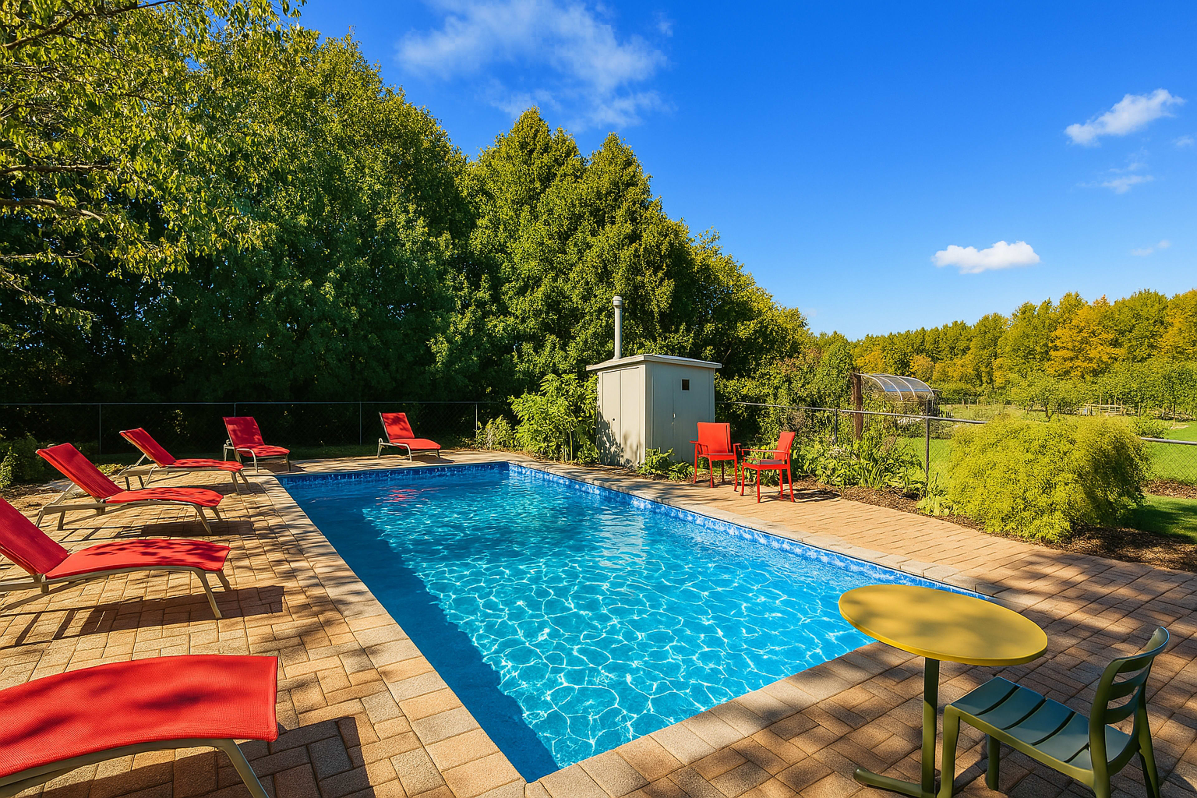 10 Acre Farm House with Pool & Ponds Image in East Gwillimbury, East Gwillimbury, ON