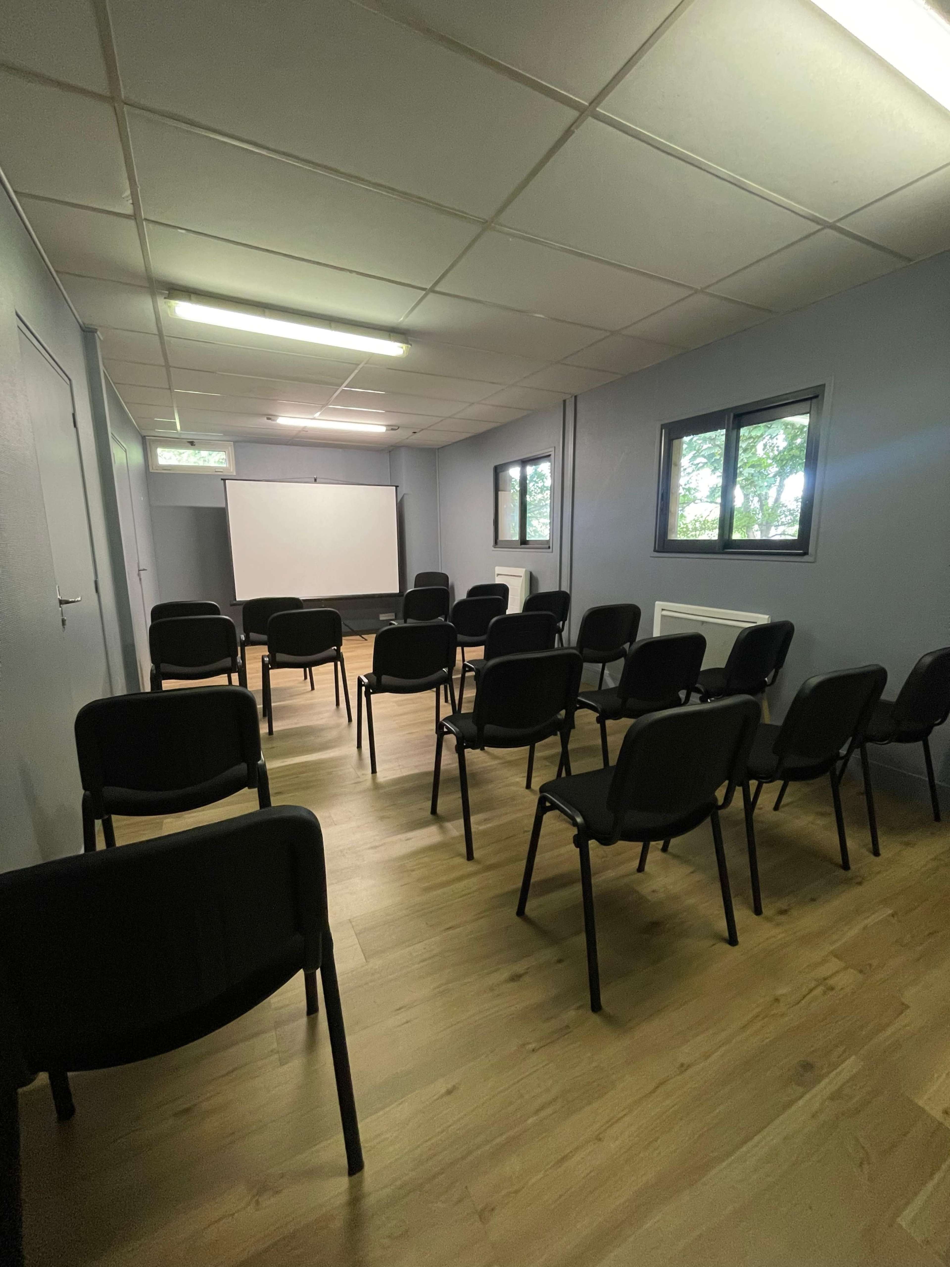 Salle au coeur de la forêt de Rueil-Malmaison Image in , Rueil-malmaison