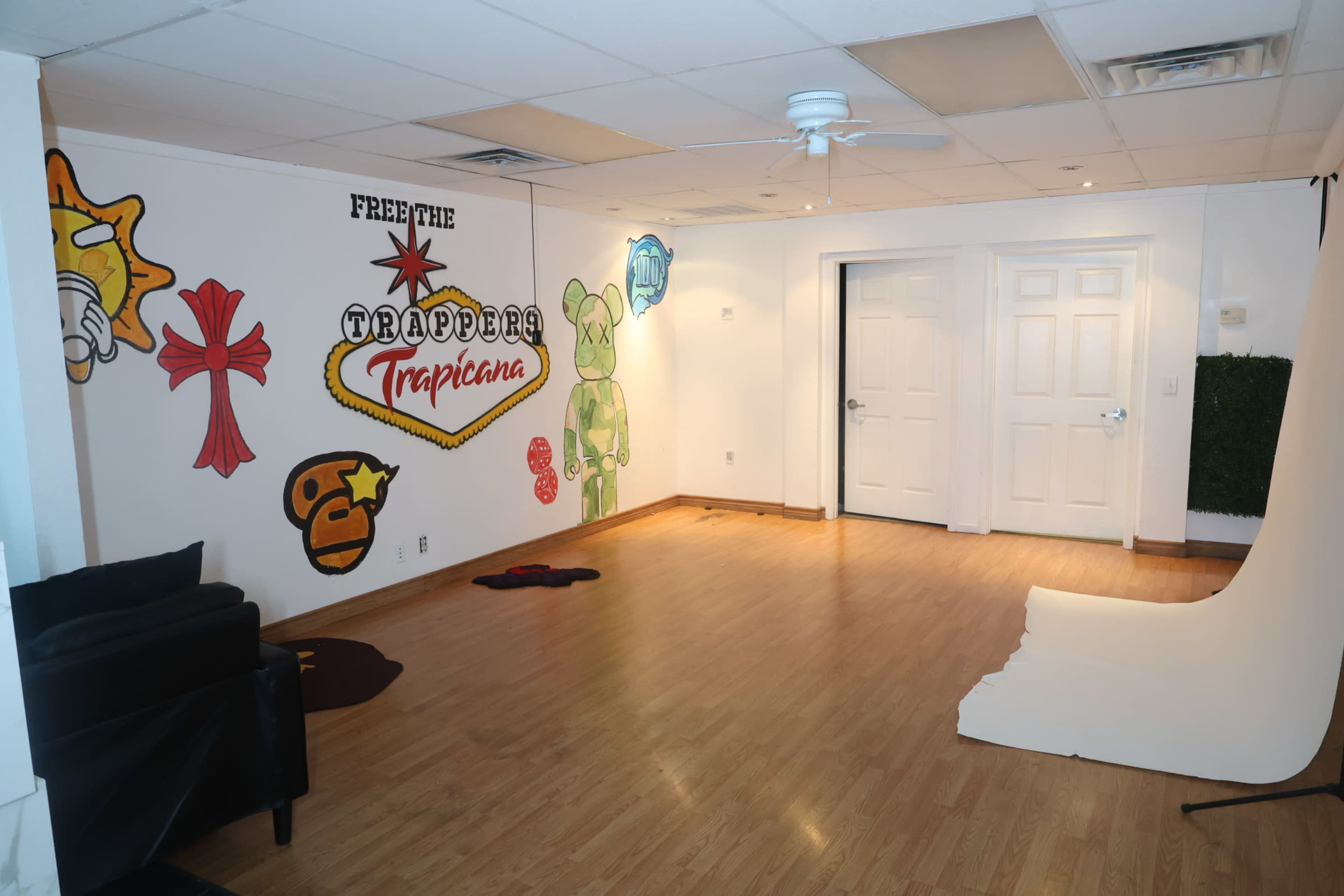 Centrally Located Photo Studio Image in Paradise, las vegas, NV