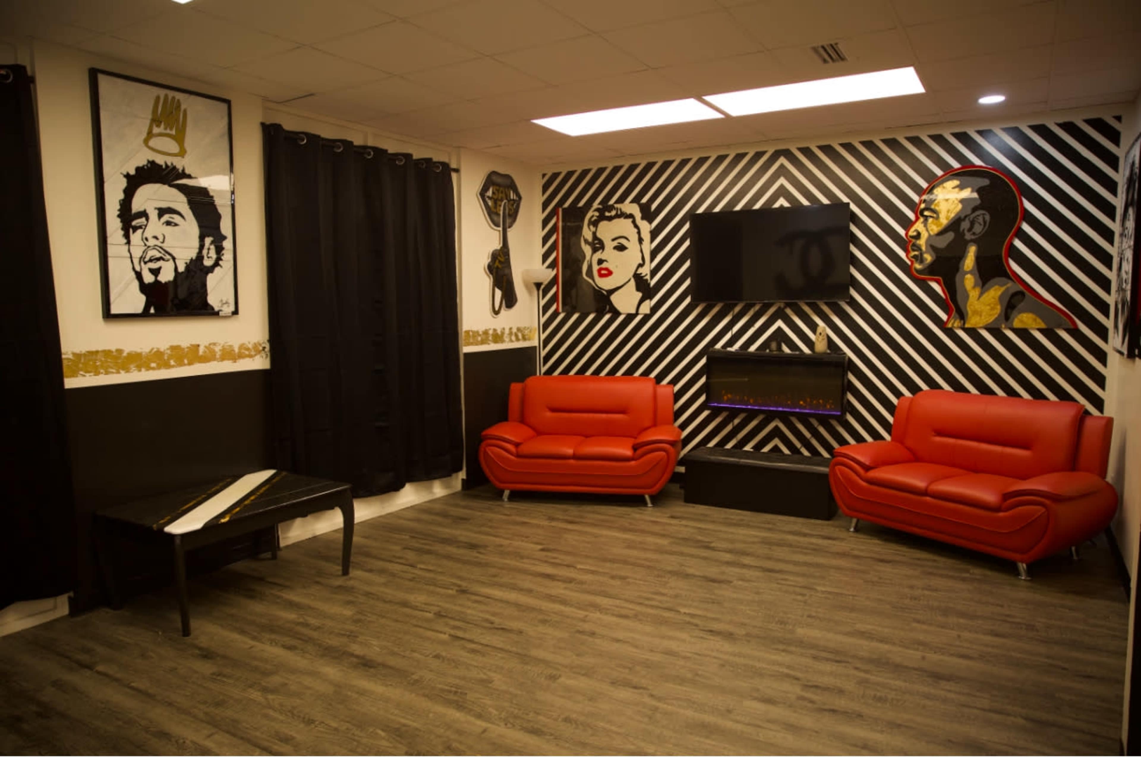 Luxury Art Studio Image in Sand Ridge, Homewood, AL