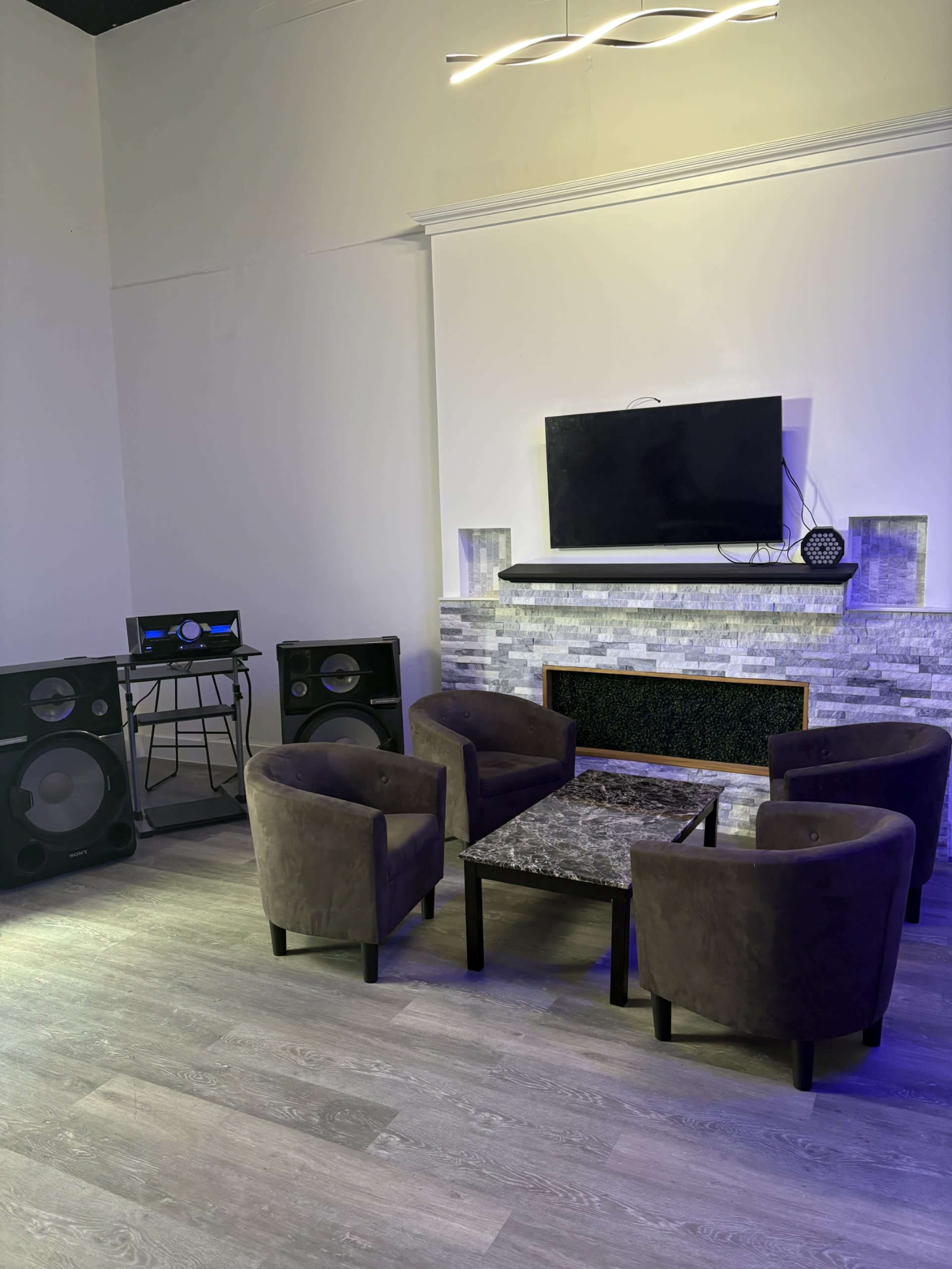 City Place Lounge and Event Space with Floor Access Image in Downtown, West Palm Beach, FL