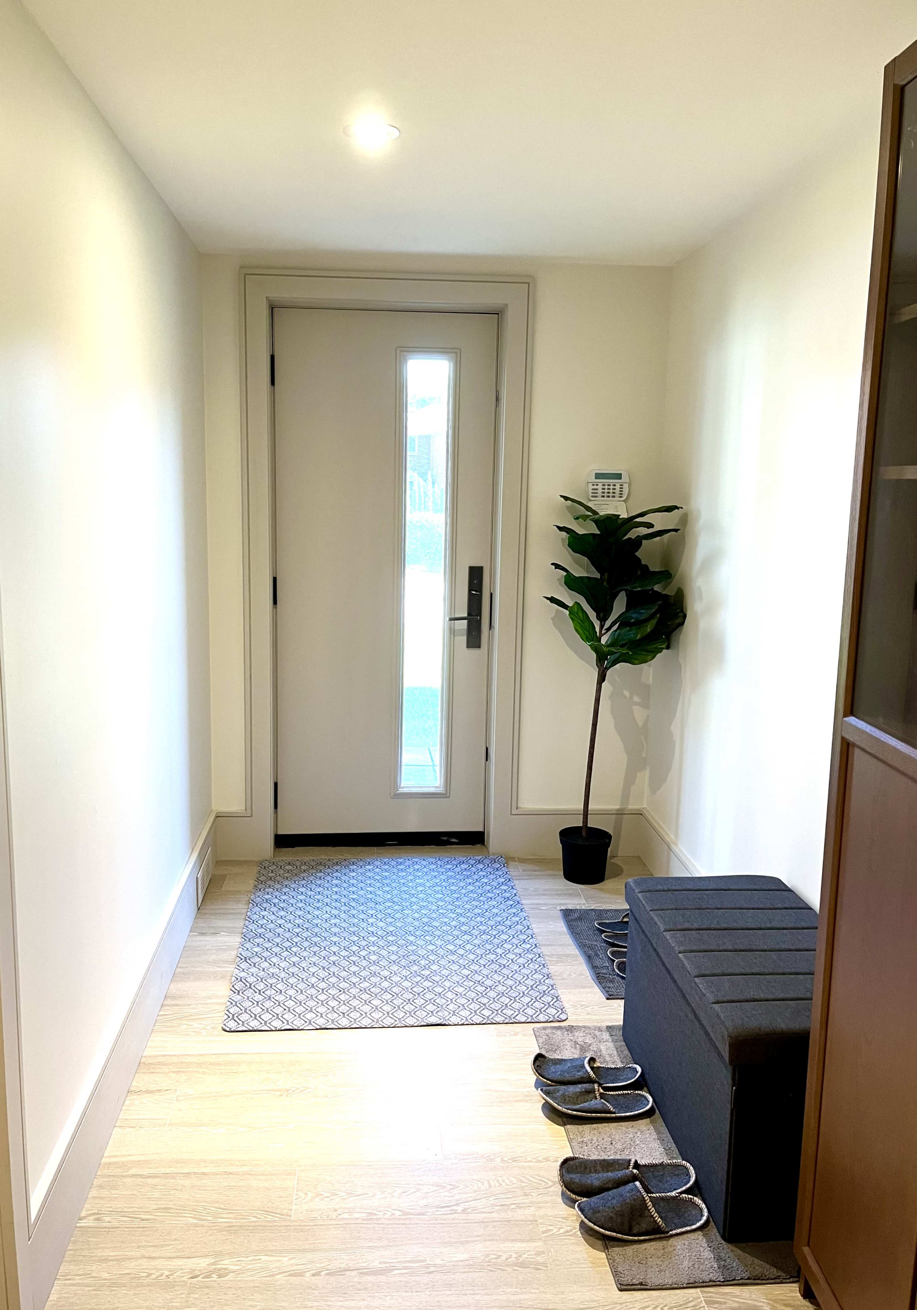 Modern Californian House Image in Humber Heights-Westmount, Etobicoke, ON