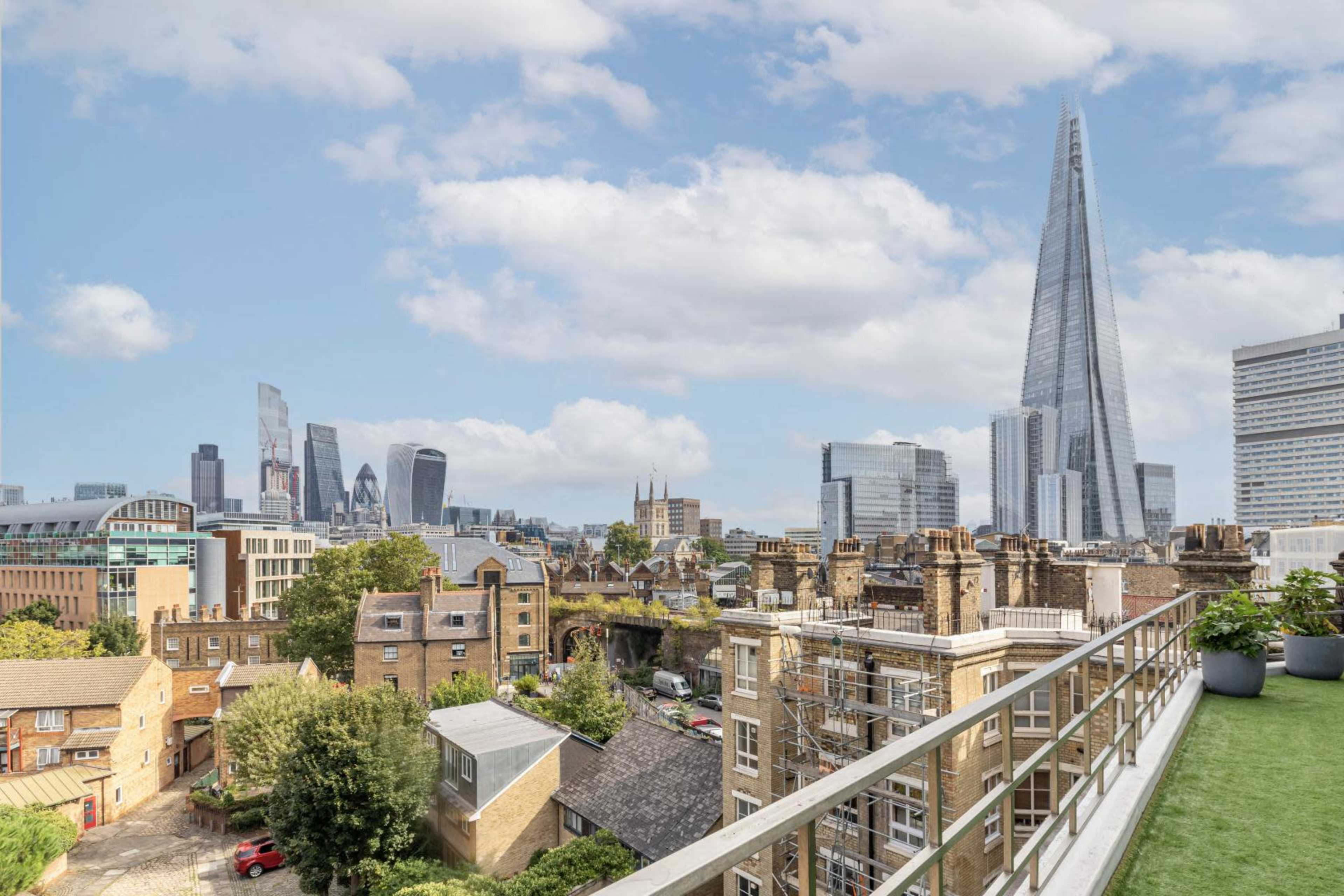 Penthouse with Spectacular City Views and an Abundance of Natural Light Image in London, London, 