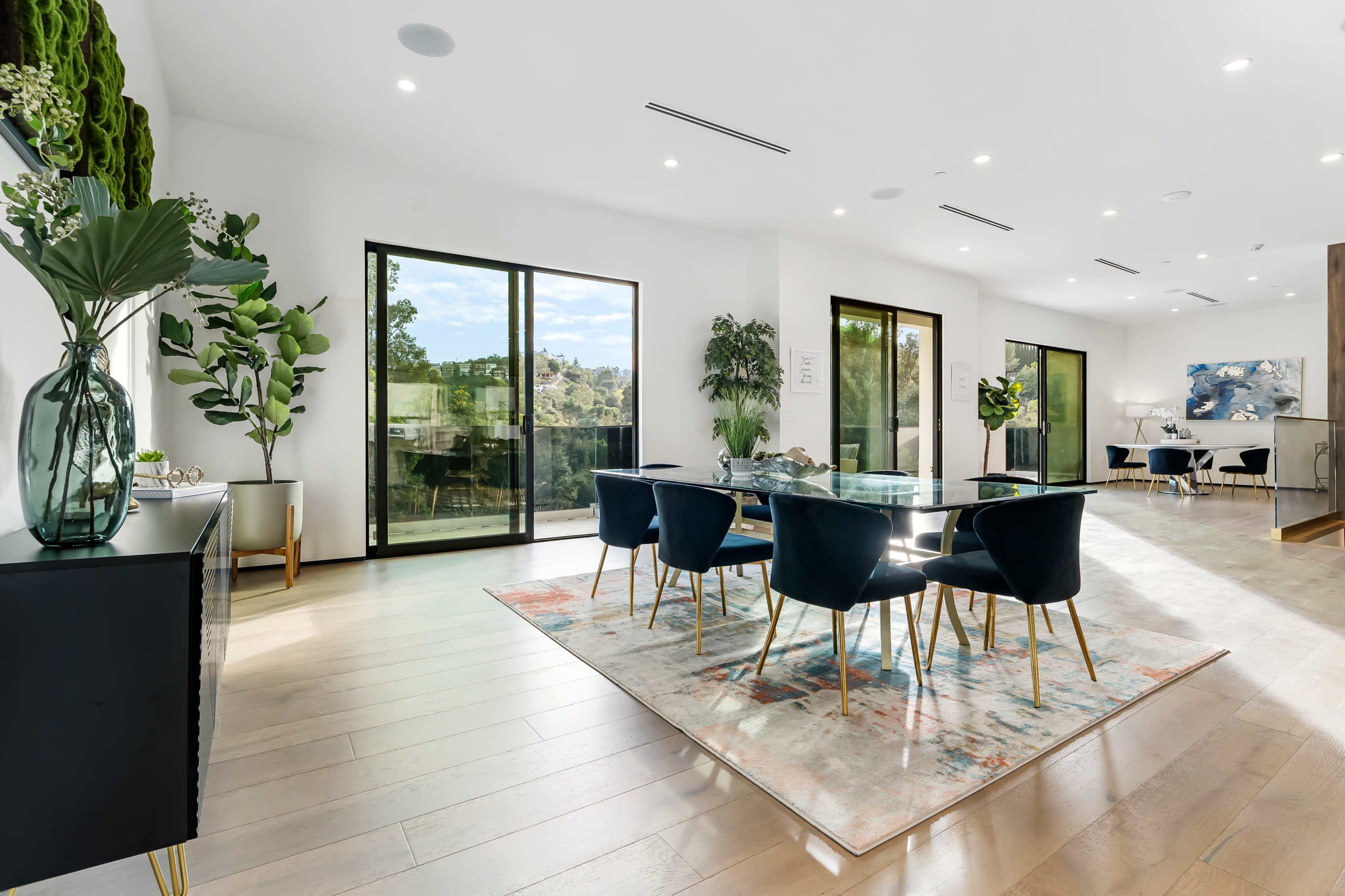 CONTEMPORARY VILLA WITH RESORT-STYLE GROUNDS Image in Central LA, Los Angeles, CA