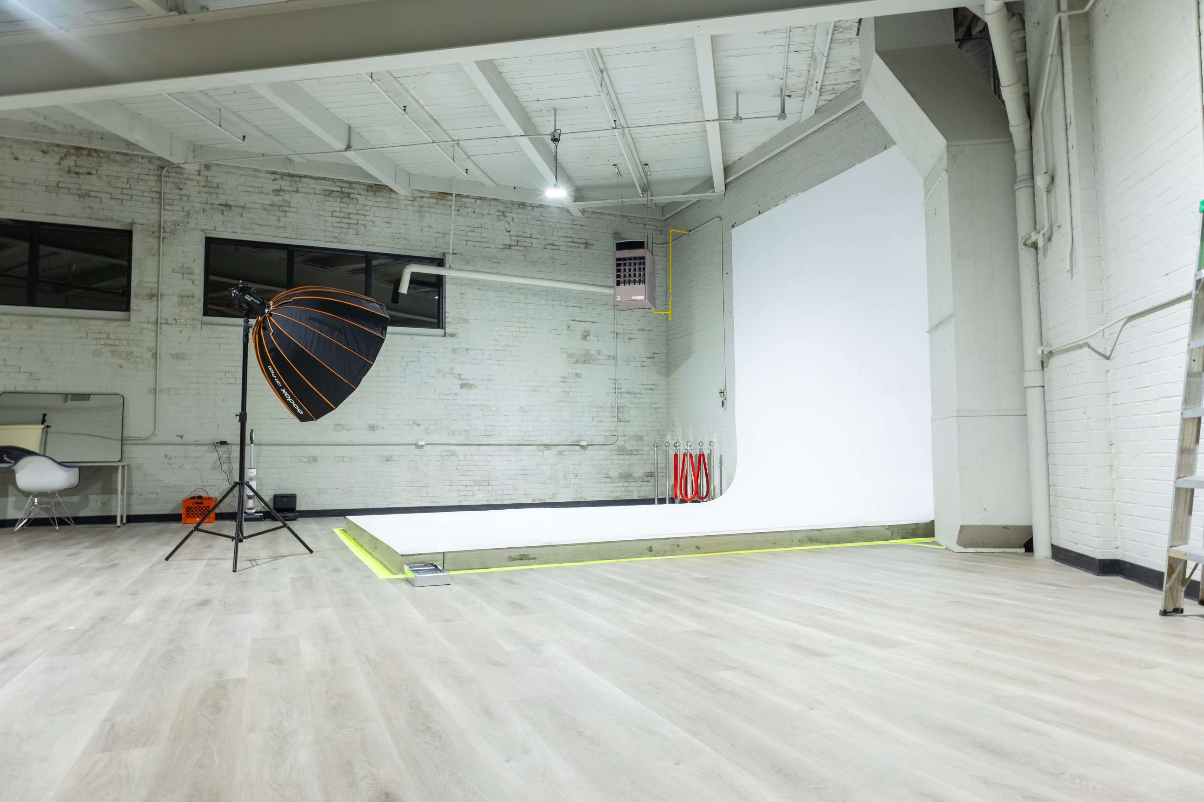 High Ceiling Studio 8 mins from downtown - Full Studio A Image in Glenville, Cleveland, OH