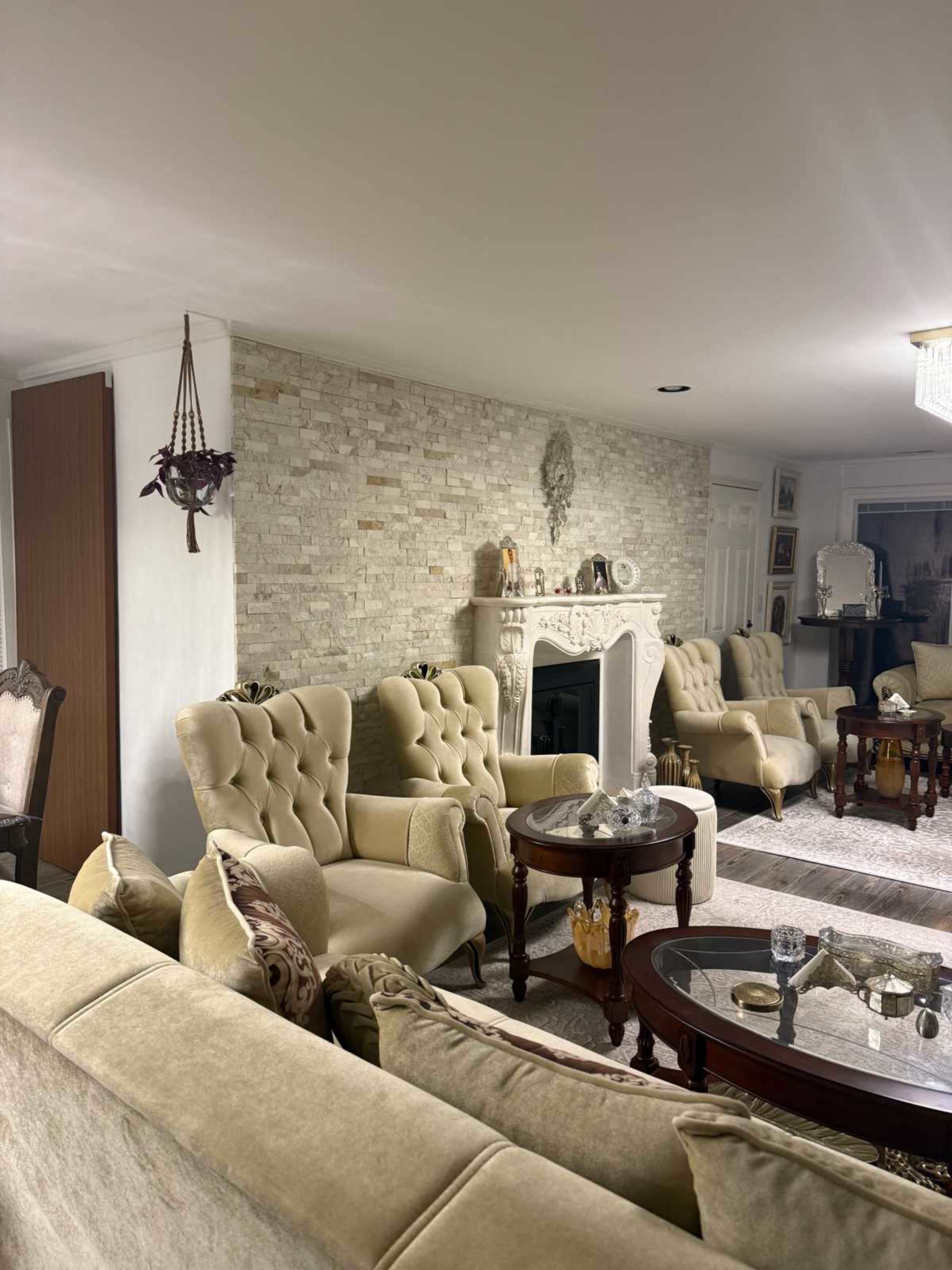 Charming Country Stay Surrounded by Jungle, Steps from a Lake Image in New Trier Township, northfield, IL