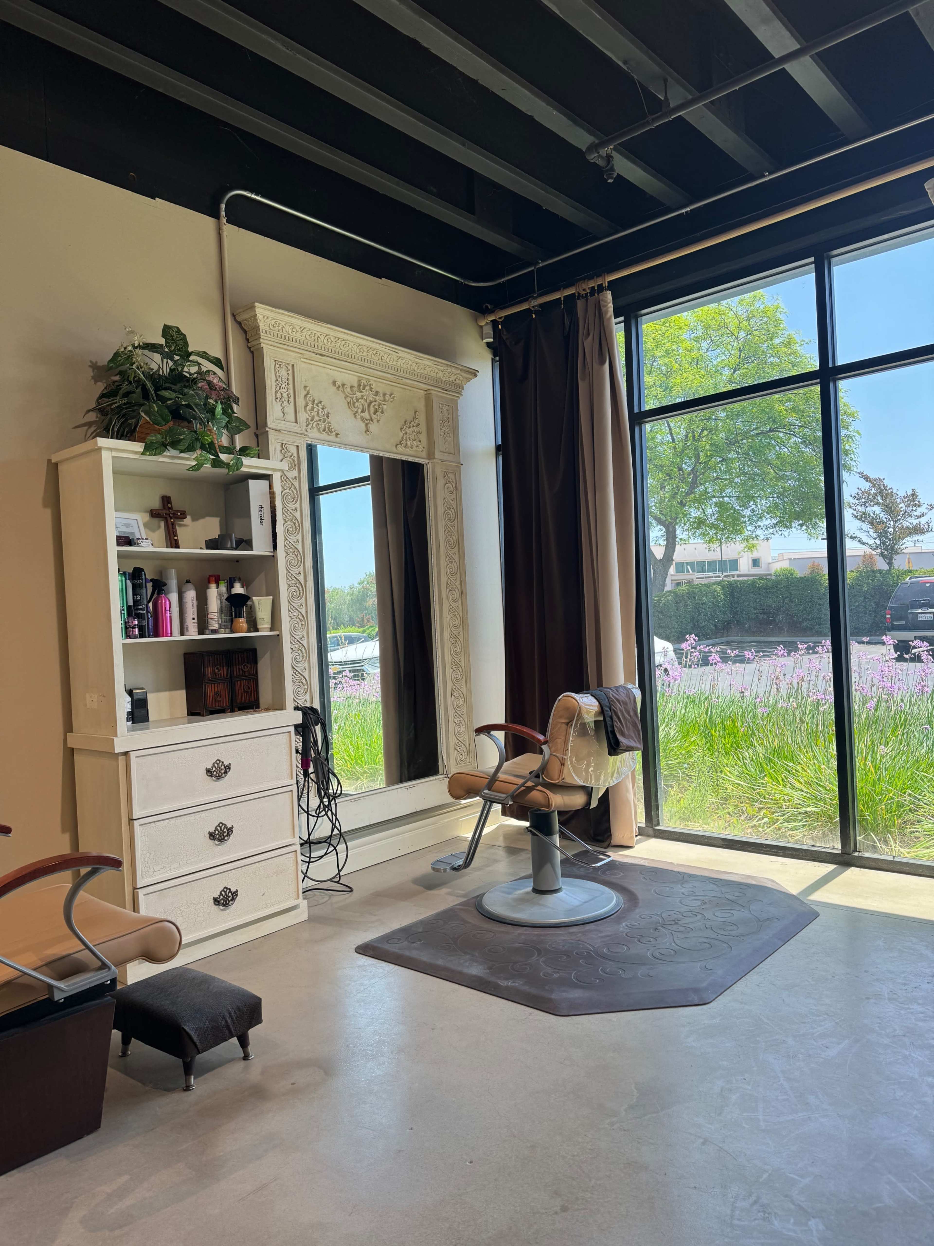 Private Hair Studio Image in Lake Elsinore, Lake Elsinore, CA