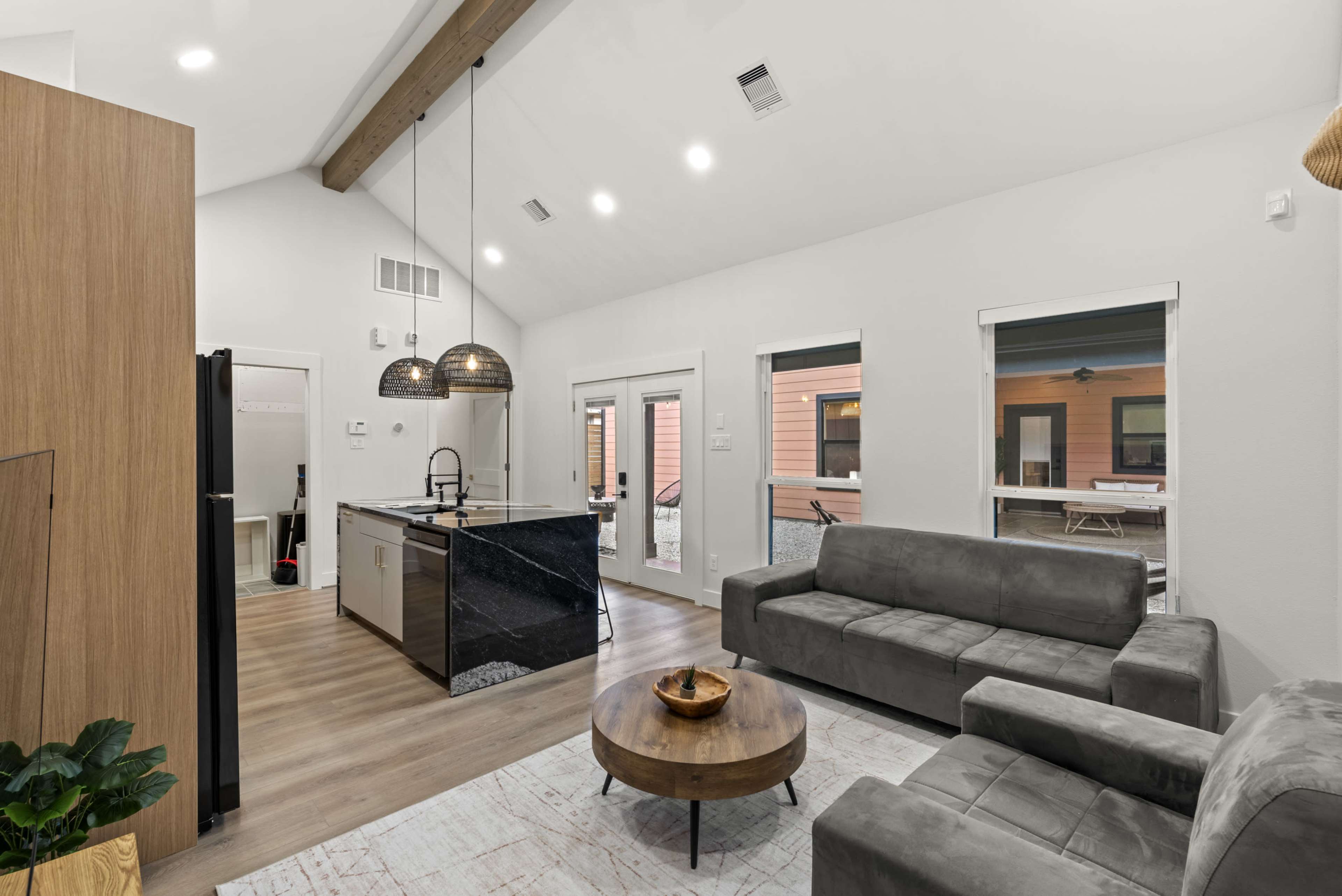 Desert Rose TINY HOUSE ✨ Stylish Tiny House with Desert vibes, Quiet & Photo-Ready - Shared Patio Image in Second Ward, Houston, TX