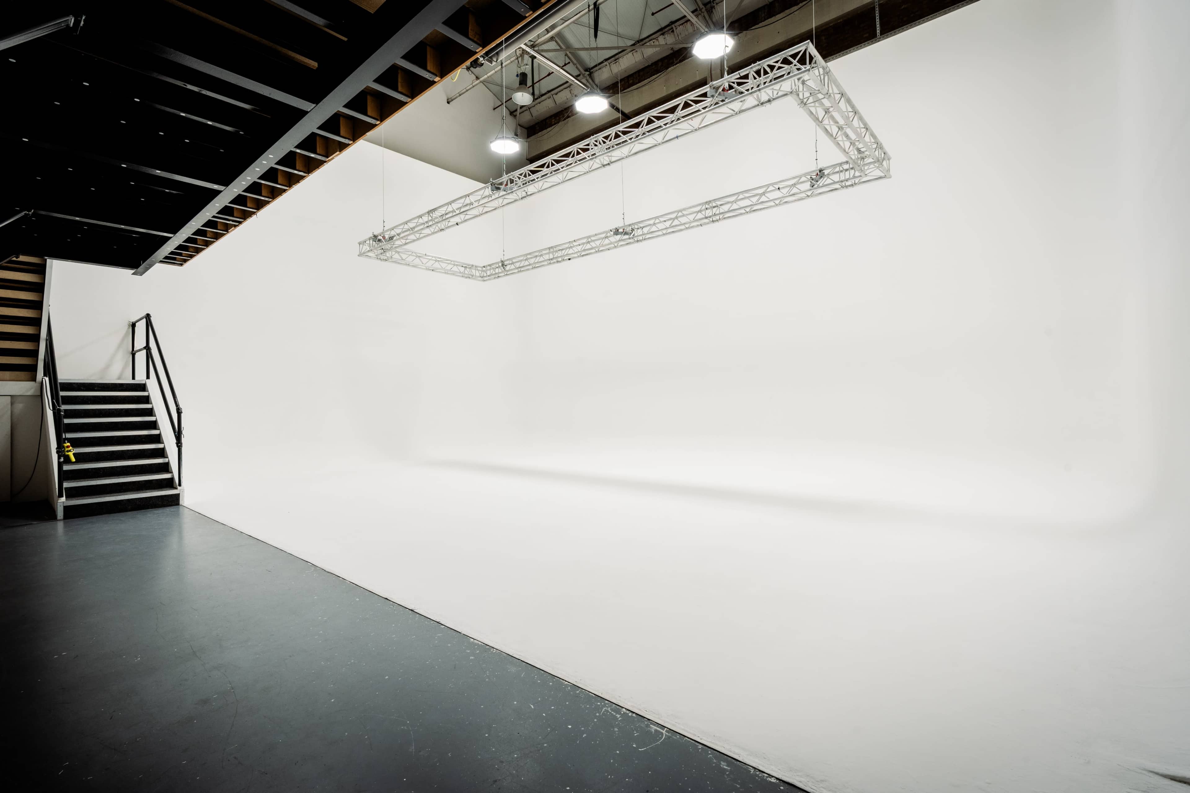 Large White Infinity Cove Studio | Greenwich Image in Greenwich Peninsula, London, ENG