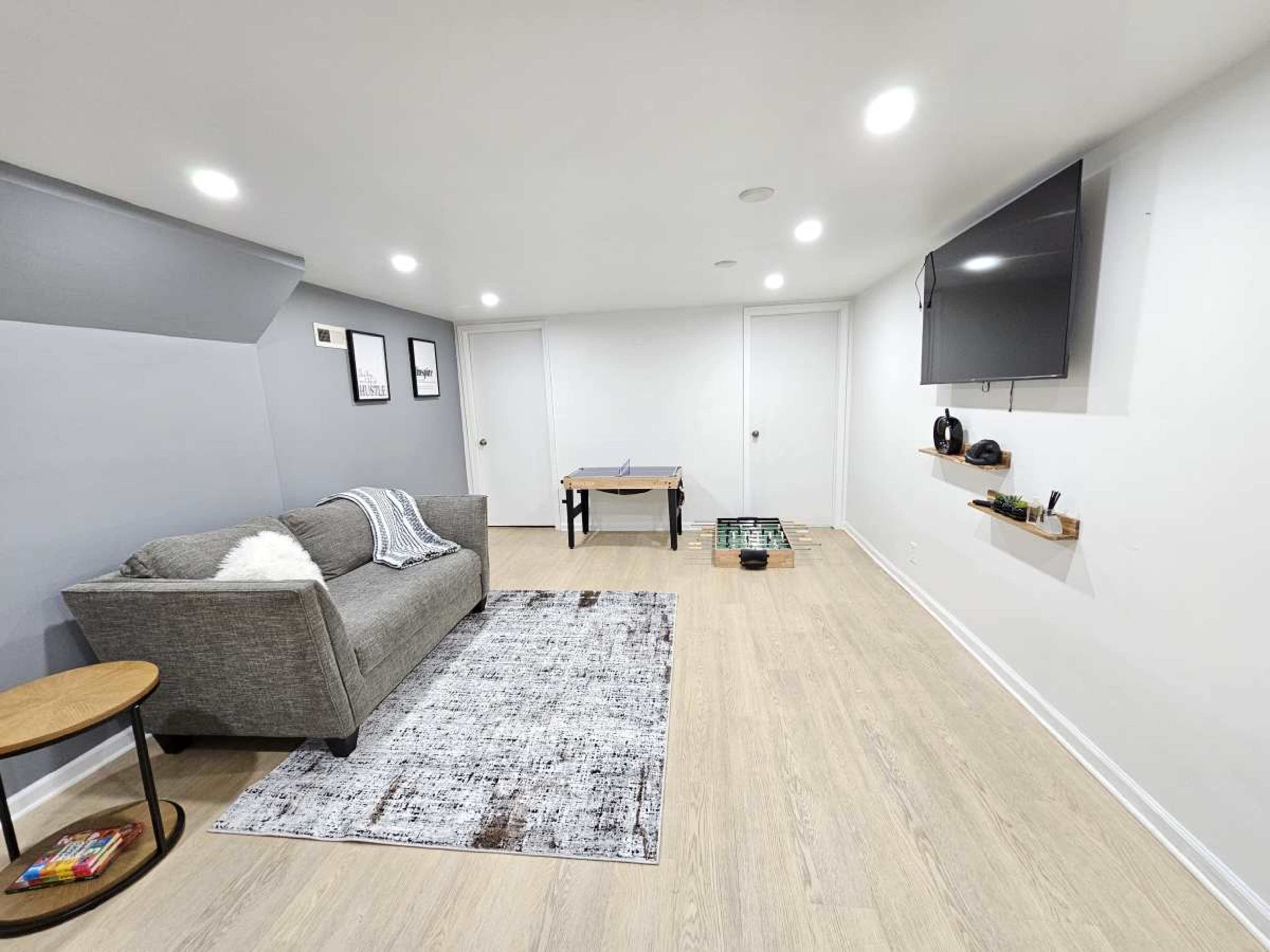 Beautiful House for Unique Hosting Image in Waukegan Township, Waukegan, IL