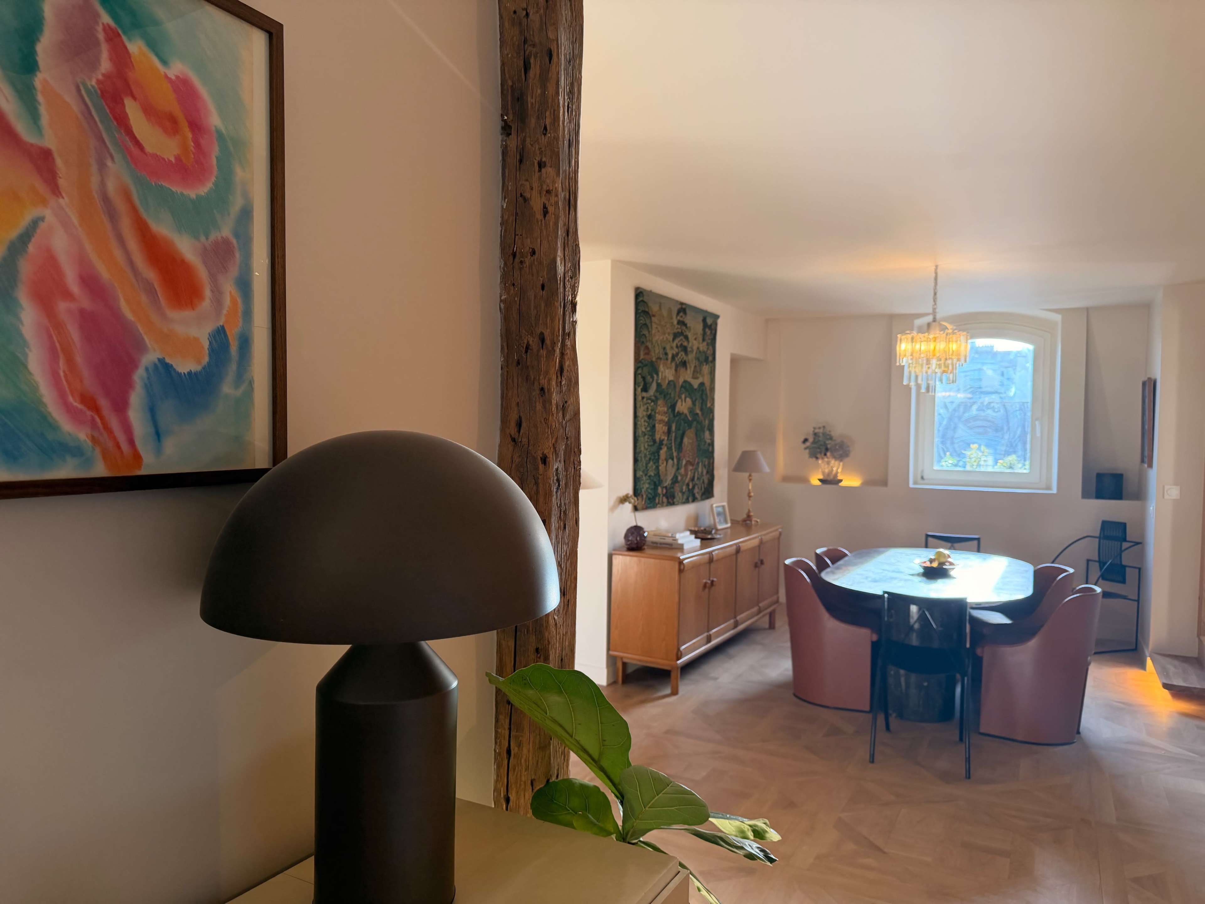 110m2 Design and spacious appartment full of light and mid century furnitures Image in Les Archives, Paris