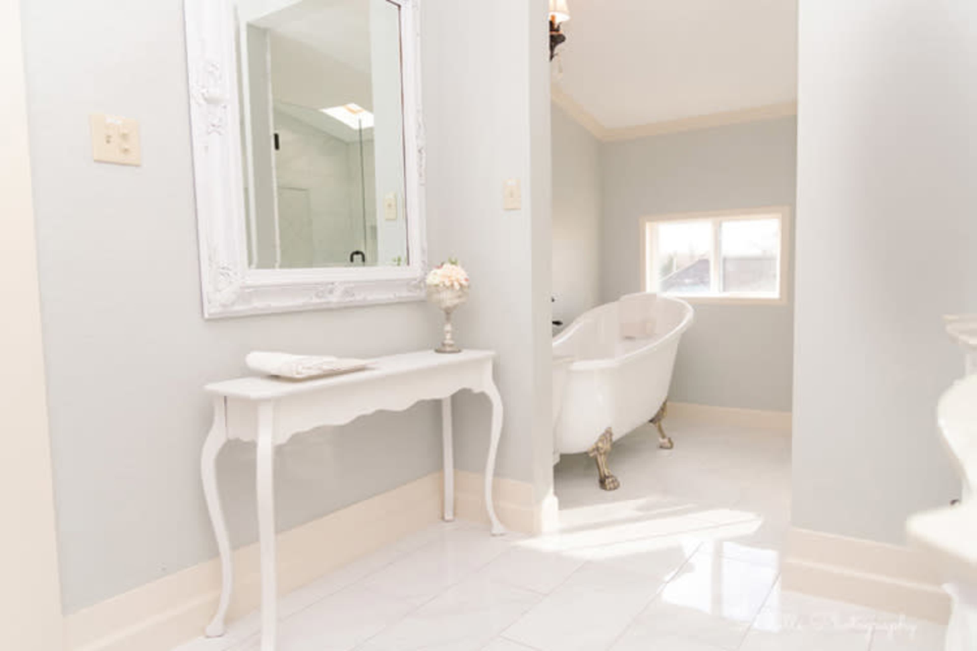 Victorian Bridgerton Bridal Suite Image in Sherman, Sherman, TX