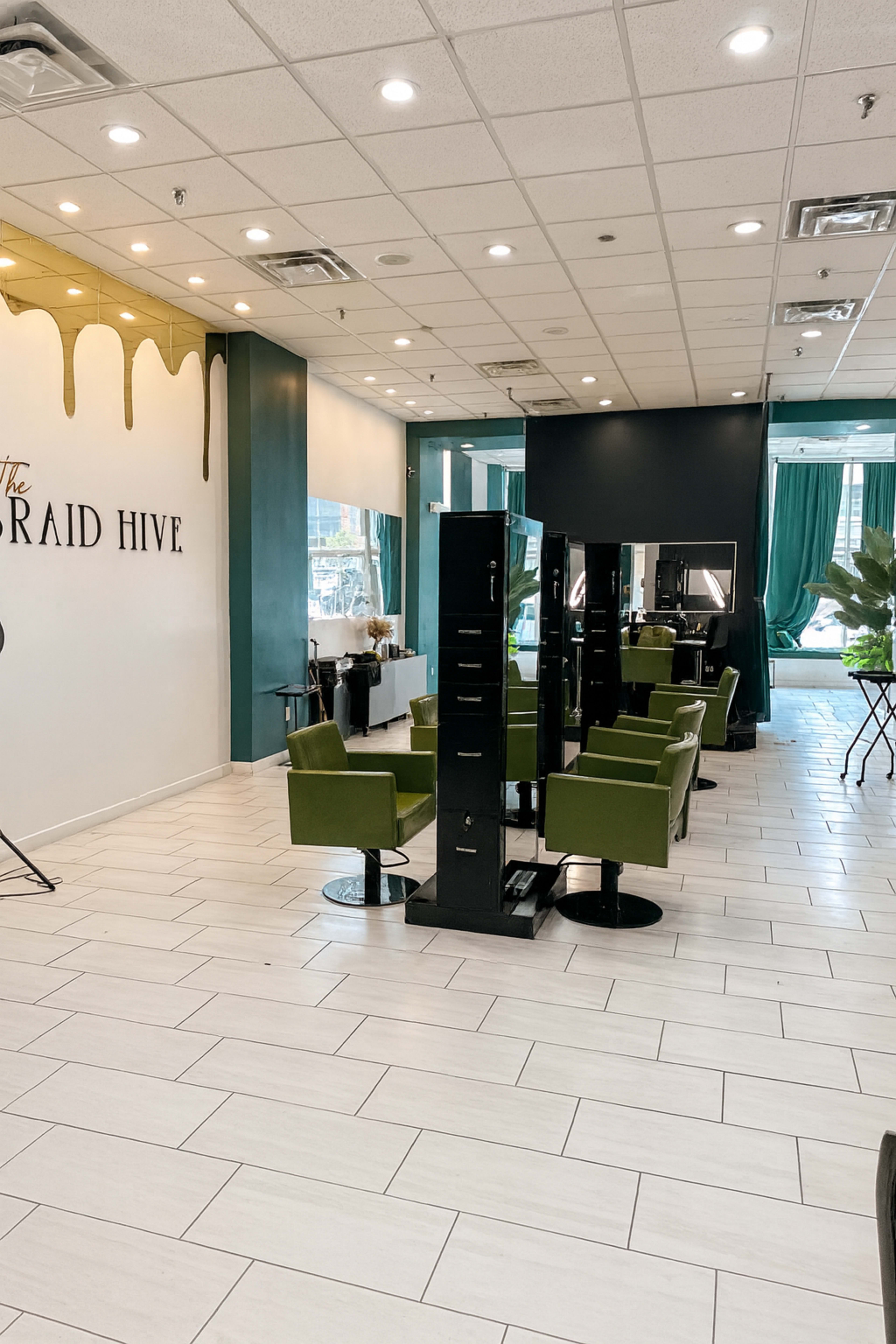 Versatile 1,000+ Sq Ft Studio with Stage – Perfect for Workshops, Beauty Events, and Celebrations. Image in Millburn, Millburn, NJ