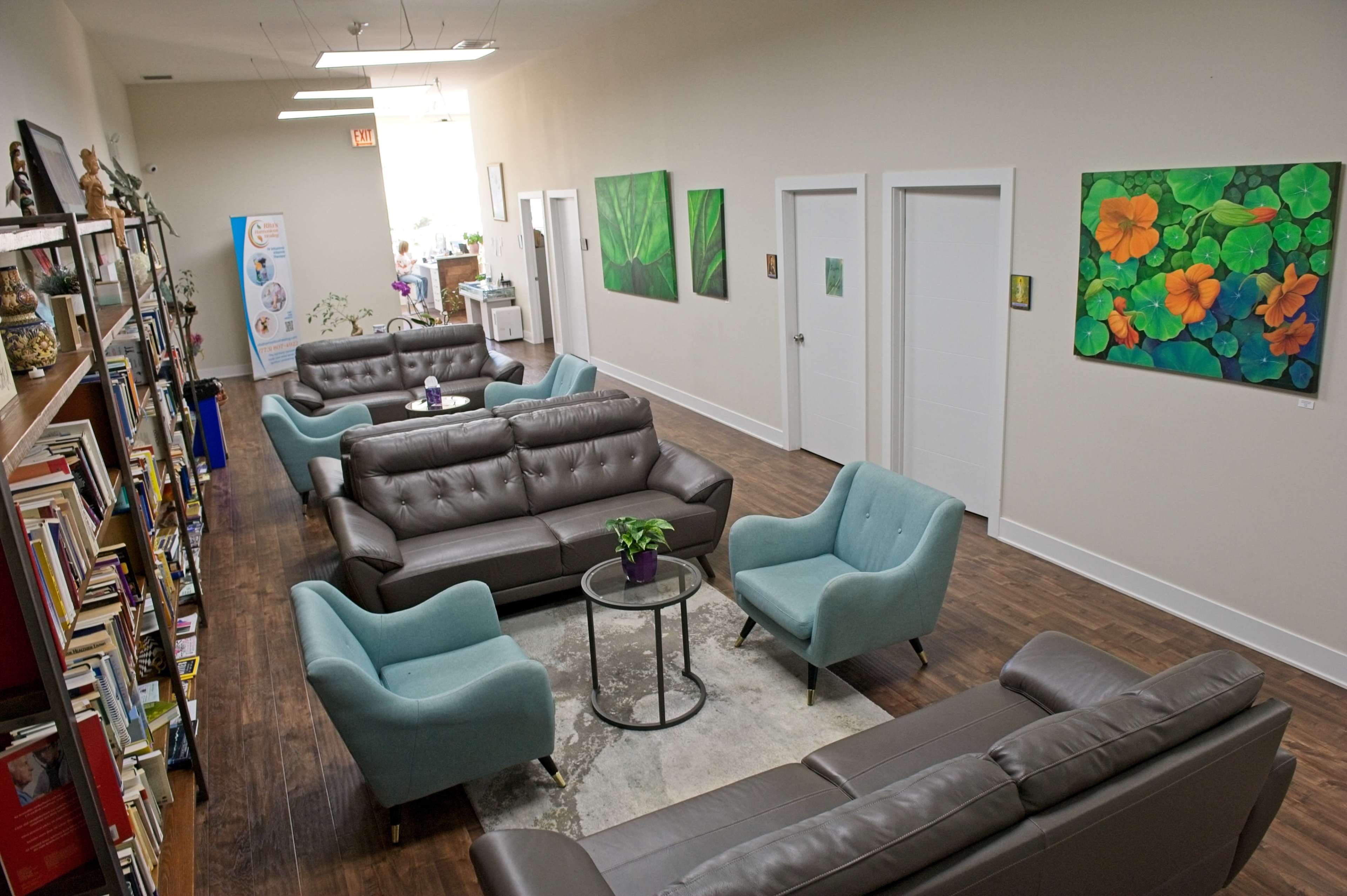 Warm & Inviting Flex-Use Space in a Great Location Image in Norwood Park, Chicago, IL