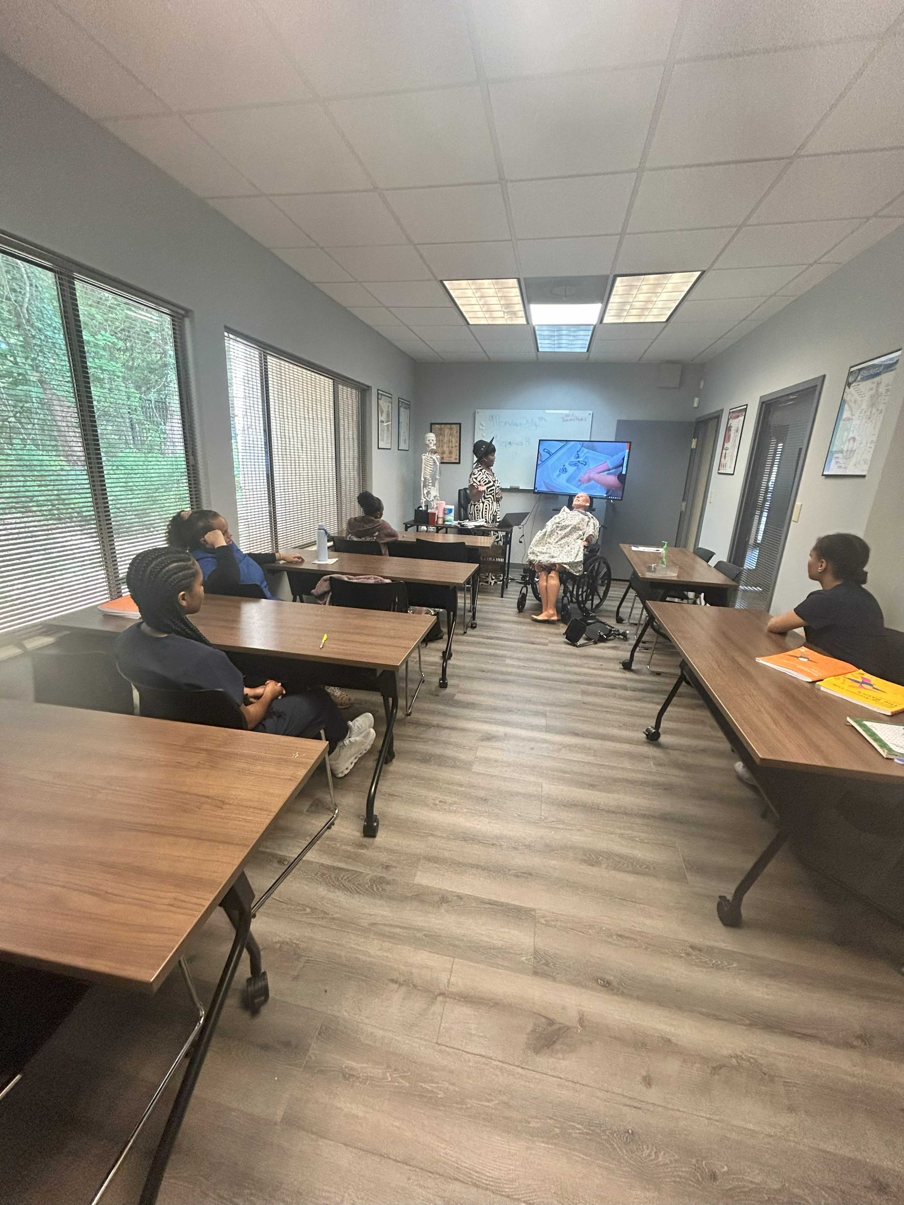 Unique & Clean Decatur Classroom – Multi-Use Room for Workshops, Initimate Events, or Classes Image in , Decatur, GA