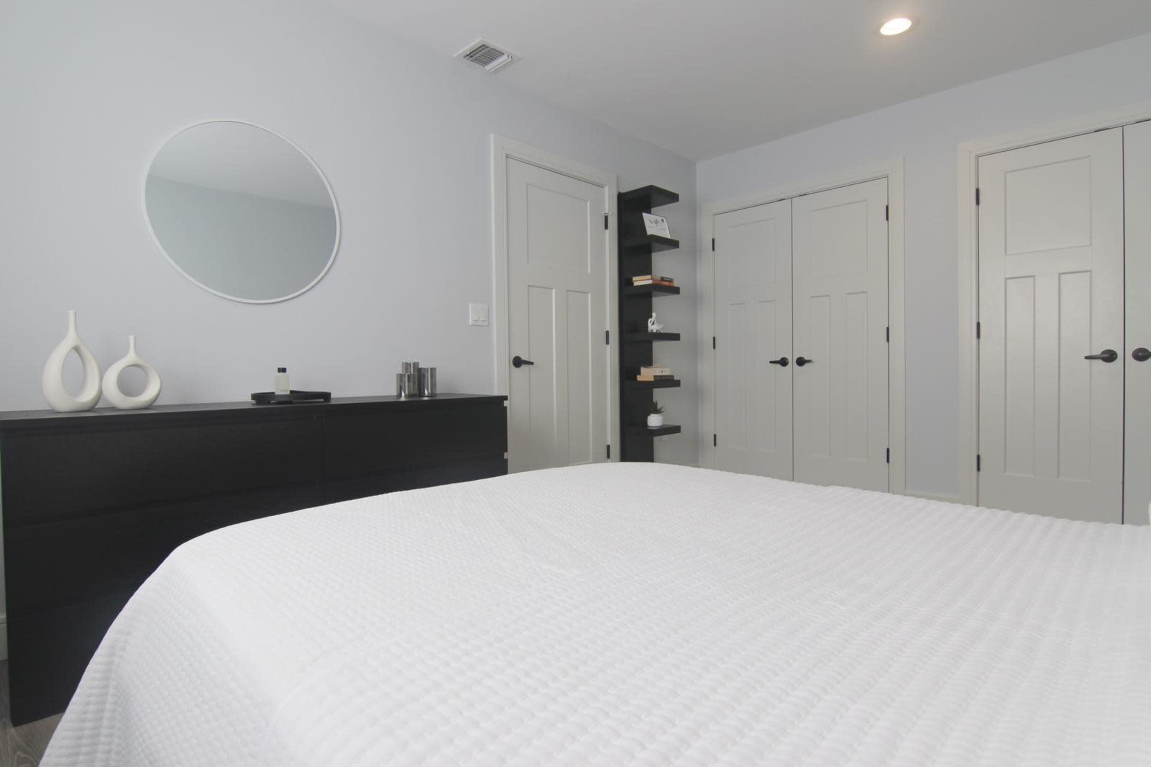 Enjoy modern comfort in a quiet and safe neighborhood. Image in Palisades Park, Palisades Park, NJ