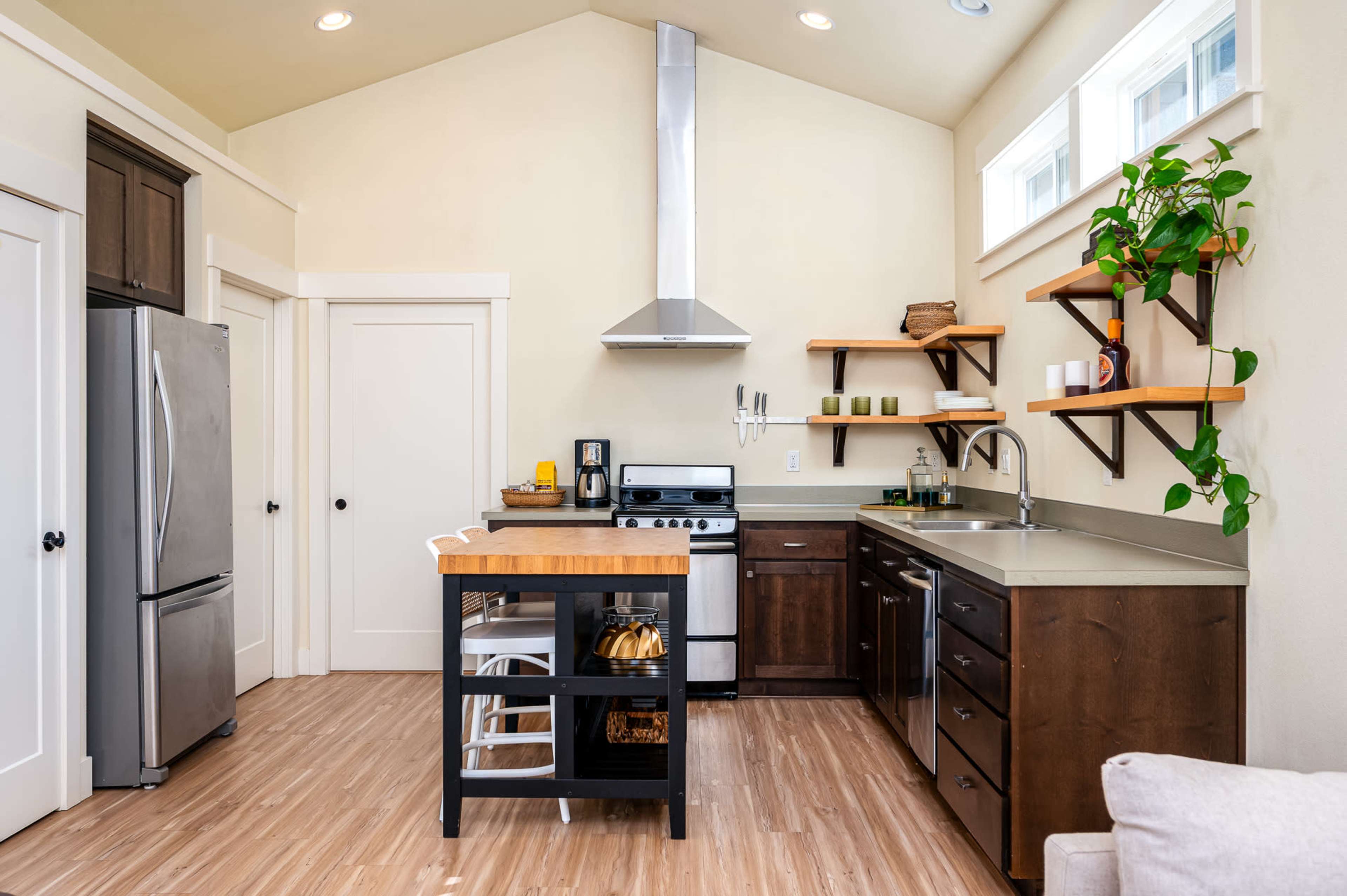 Versatile multi-use ADU for shoots, gatherings, and more. Image in , Portland, CA