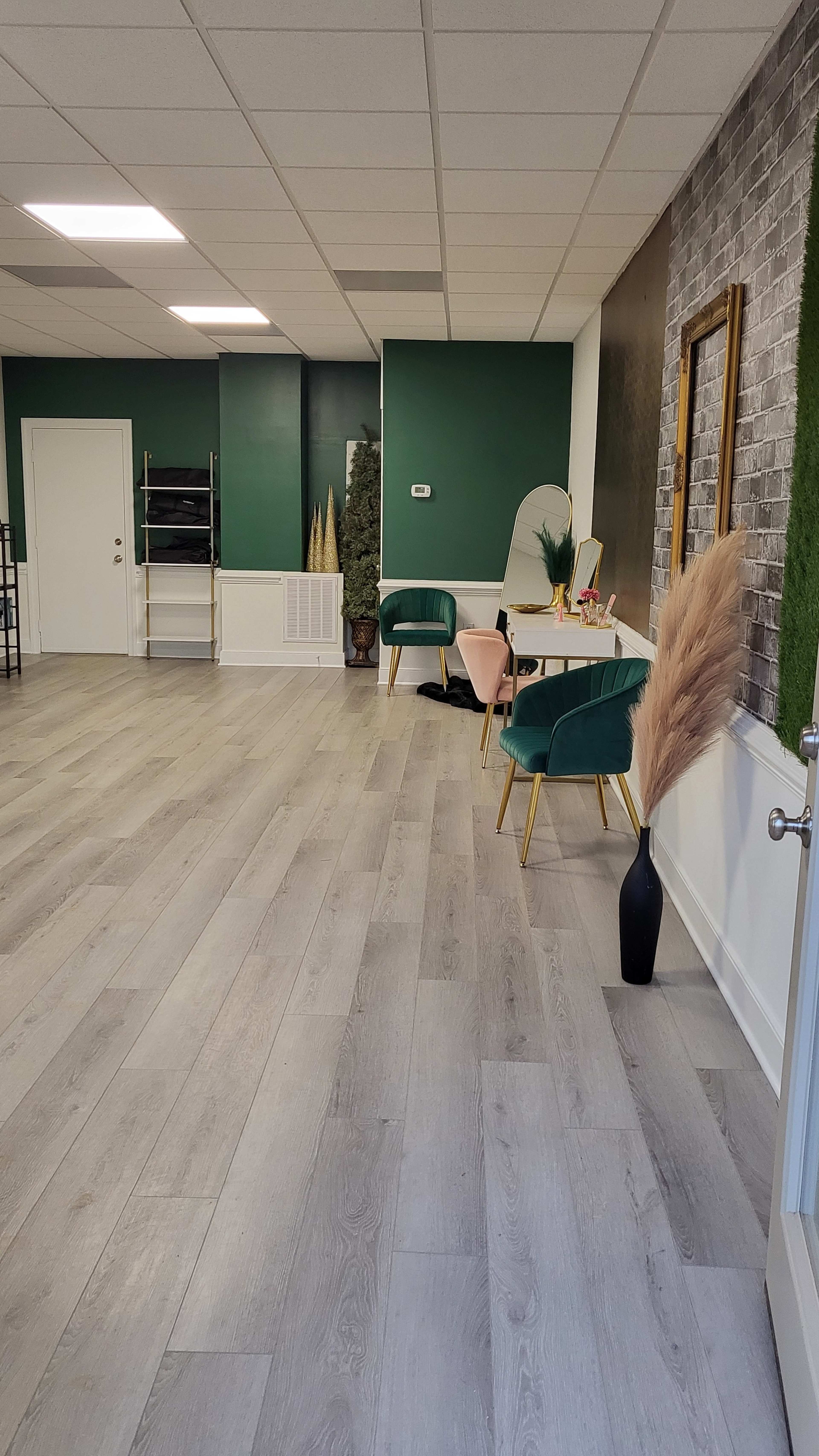 Luxe Photography Studio Image in Bon Air, Richmond, VA