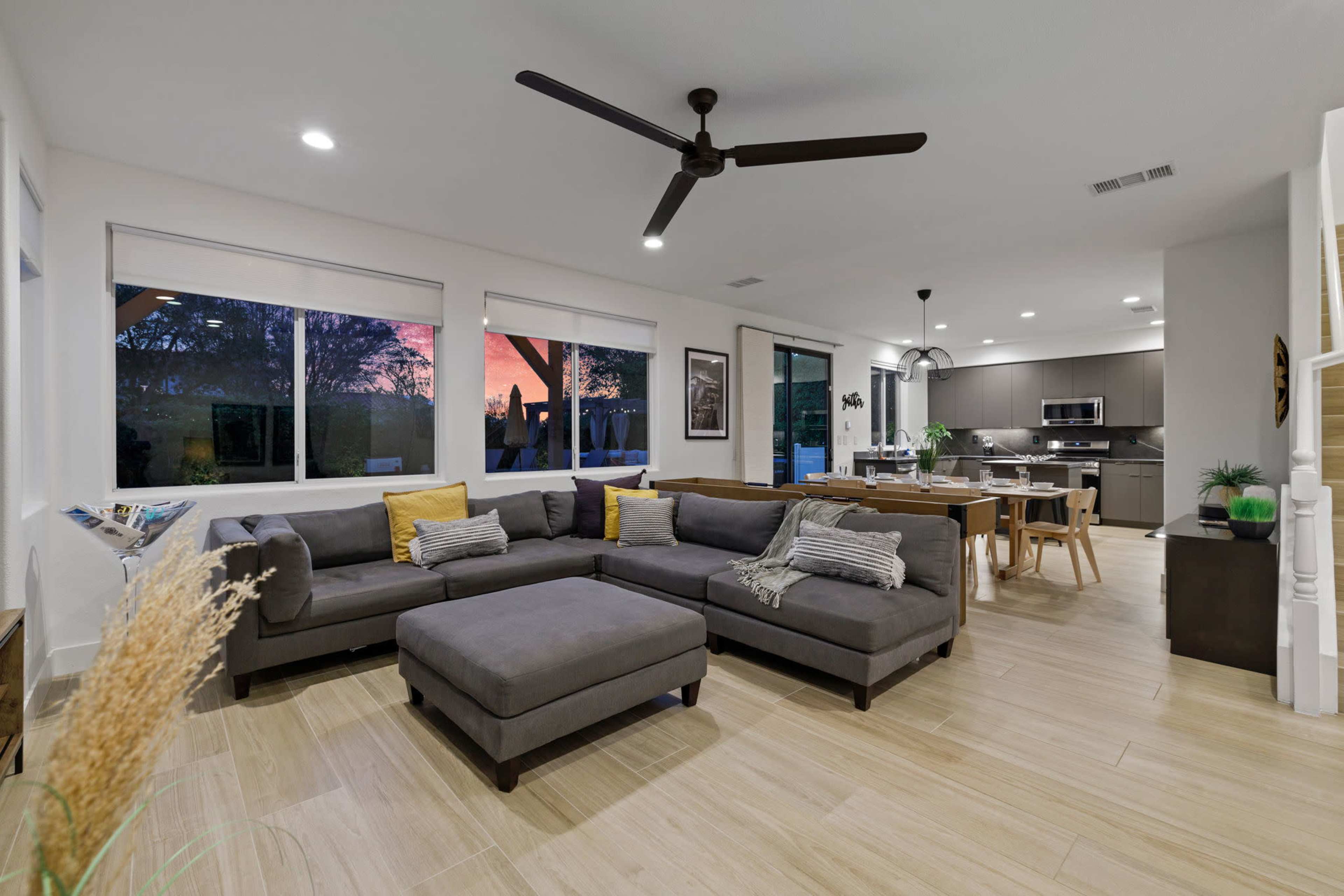 Infinity pool, game room, Palm Springs vacation home vibes Image in Indio, Indio, CA