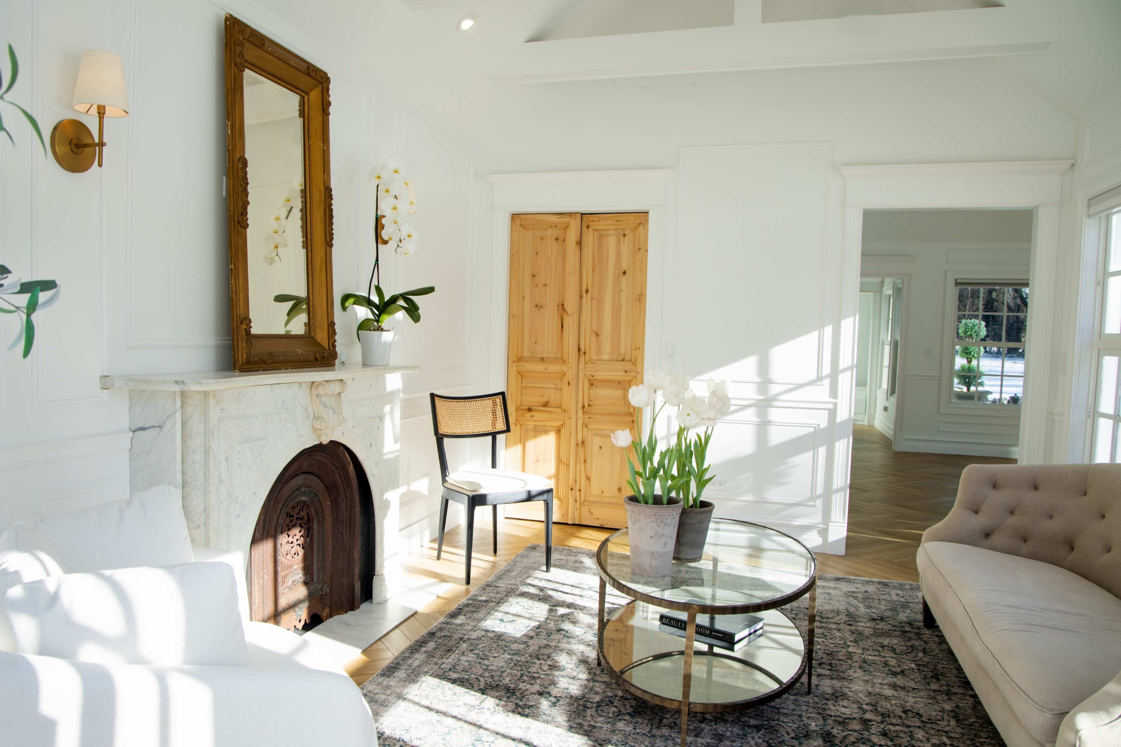 Sun-Soaked Studio with Classic French Touches & Open Floor Plan Image in Winfield Township, Warrenville, IL