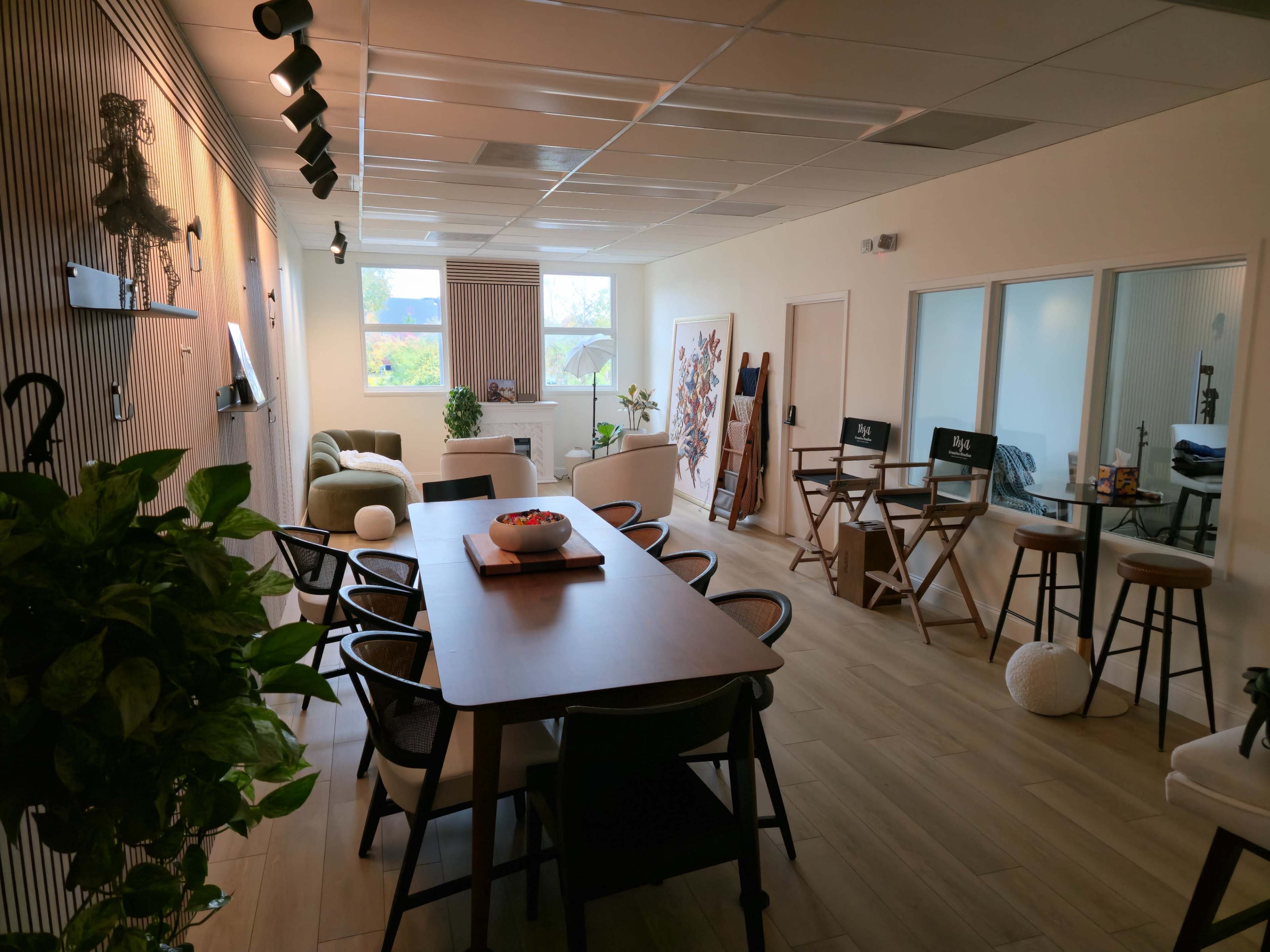 Beautiful, Warm and Modern Lifestyle Photography Space in Northern Virginia Image in Merrifield, Fairfax, VA