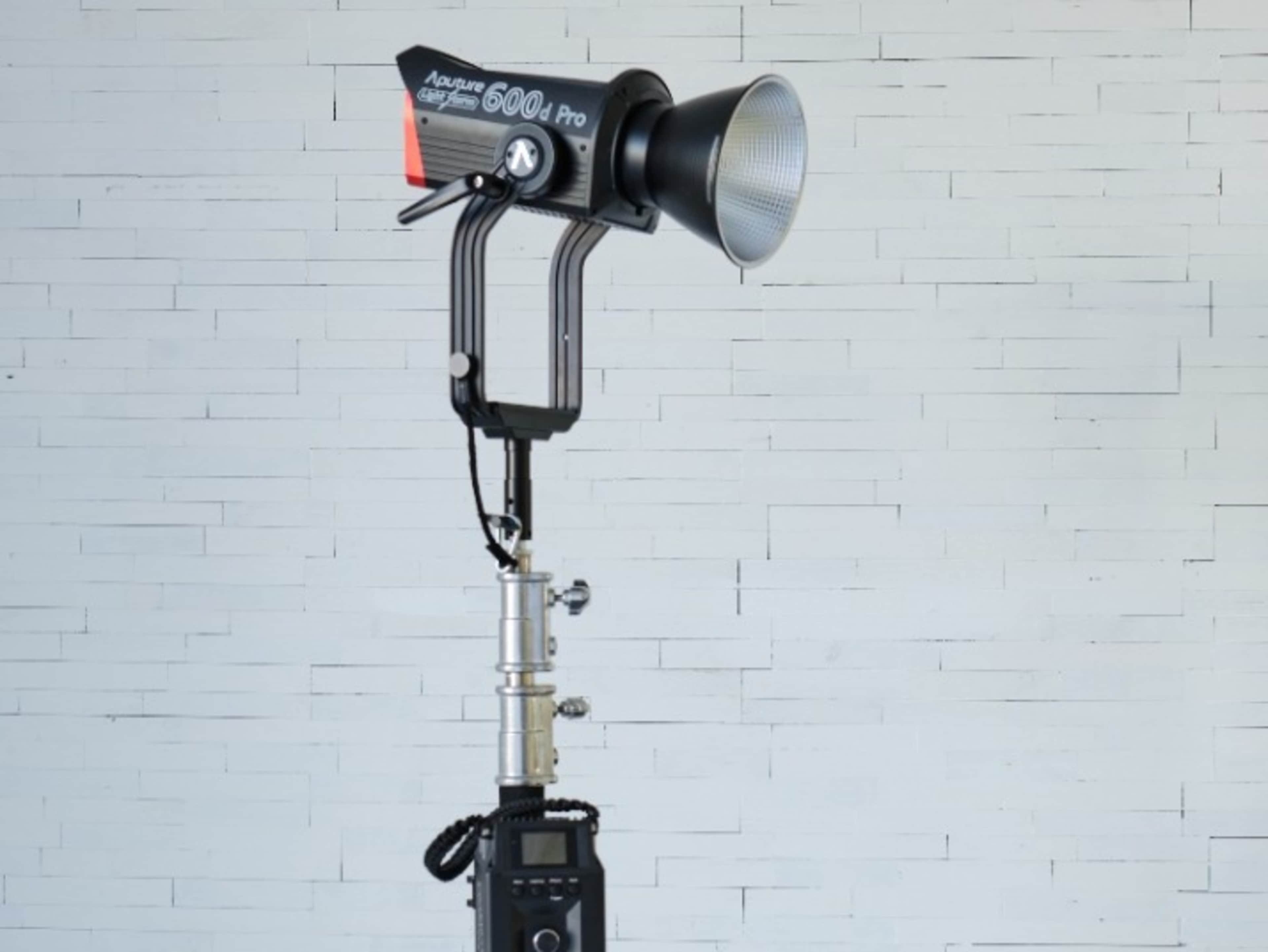 Aperture 600D Video Light with stand