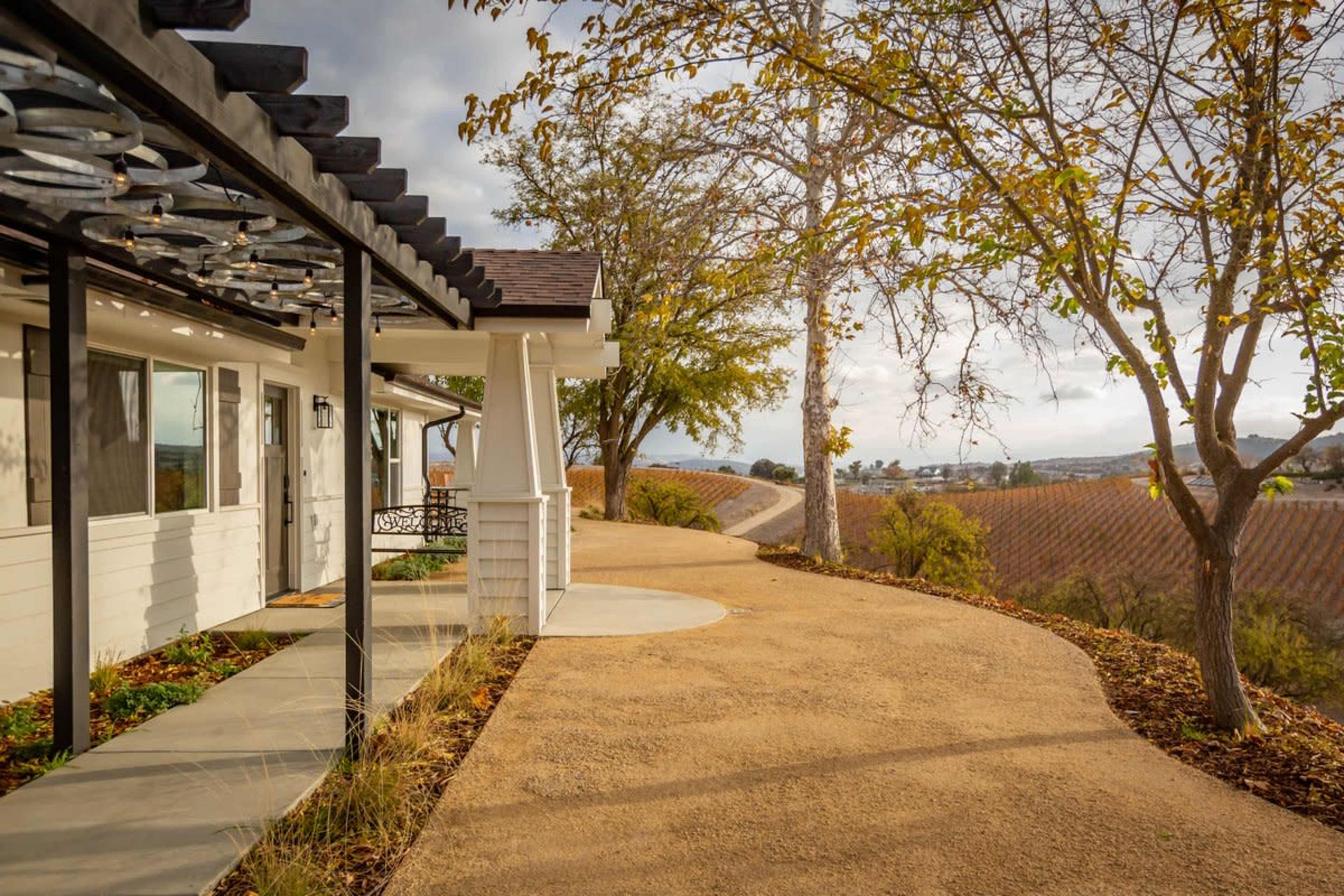 Modern Rustic with Vineyard Views - Your New Favorite Space Image in , Paso Robles, CA
