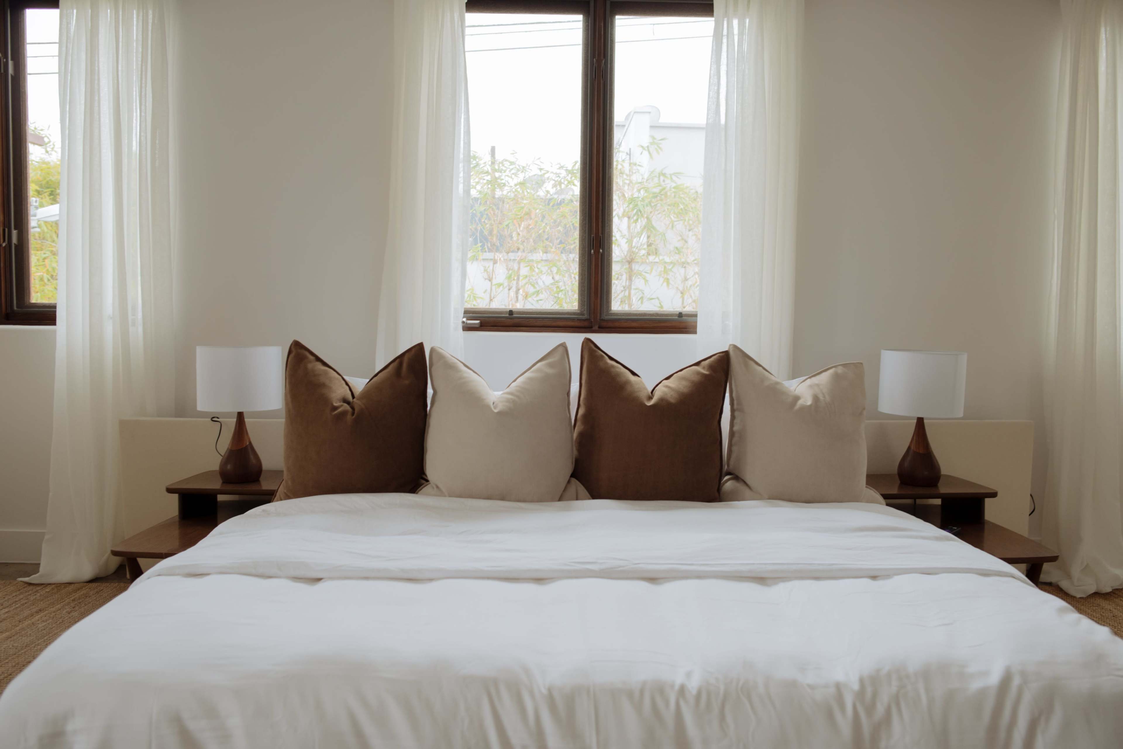 Dreamy Mid-Century Modern Pad Image in Central LA, West Hollywood, CA