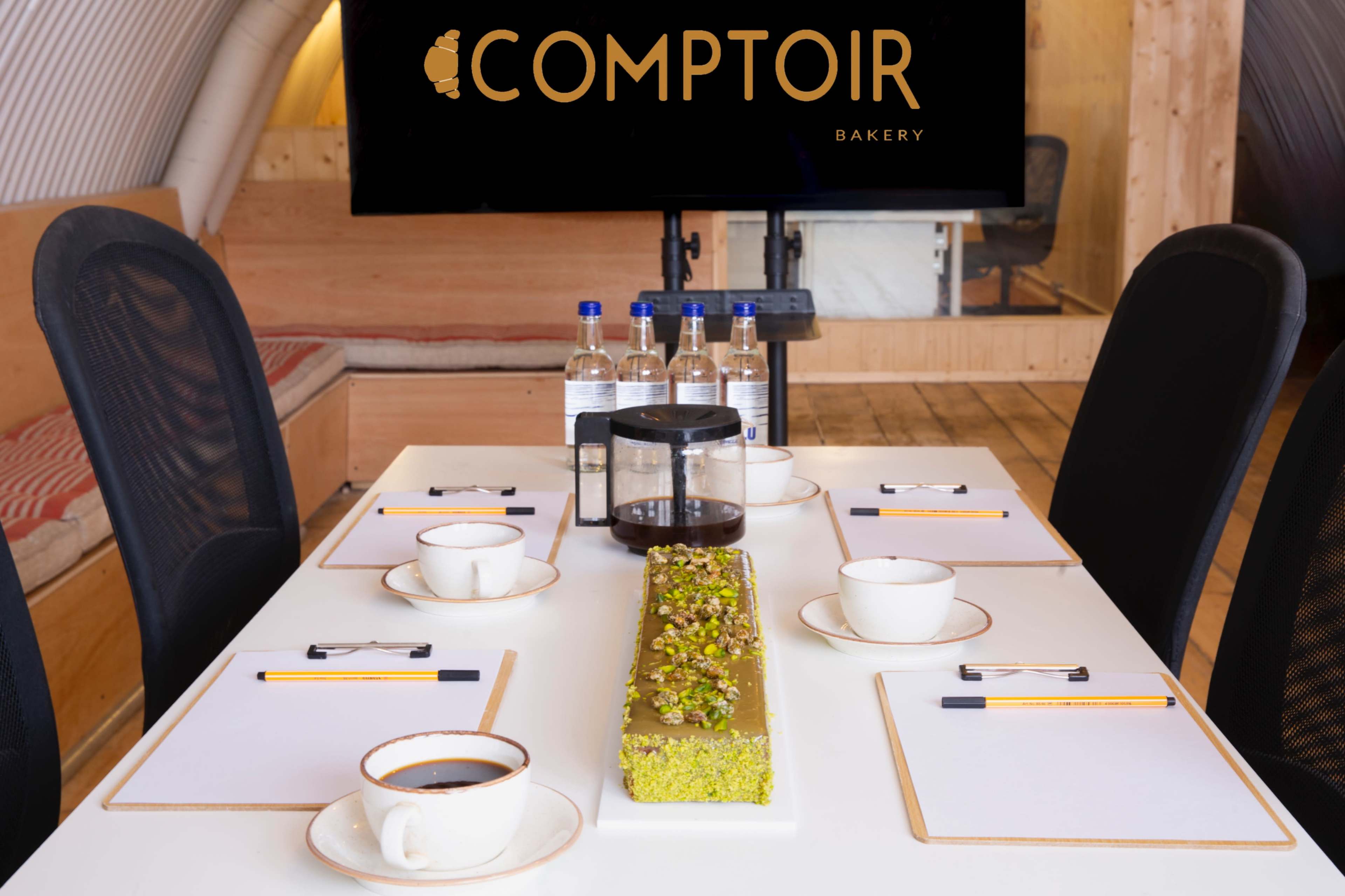 Cosy Railway Arch Space perfect for group activities, from bakery lessons to wine tasting. Image in Bermondsey, London, ENG