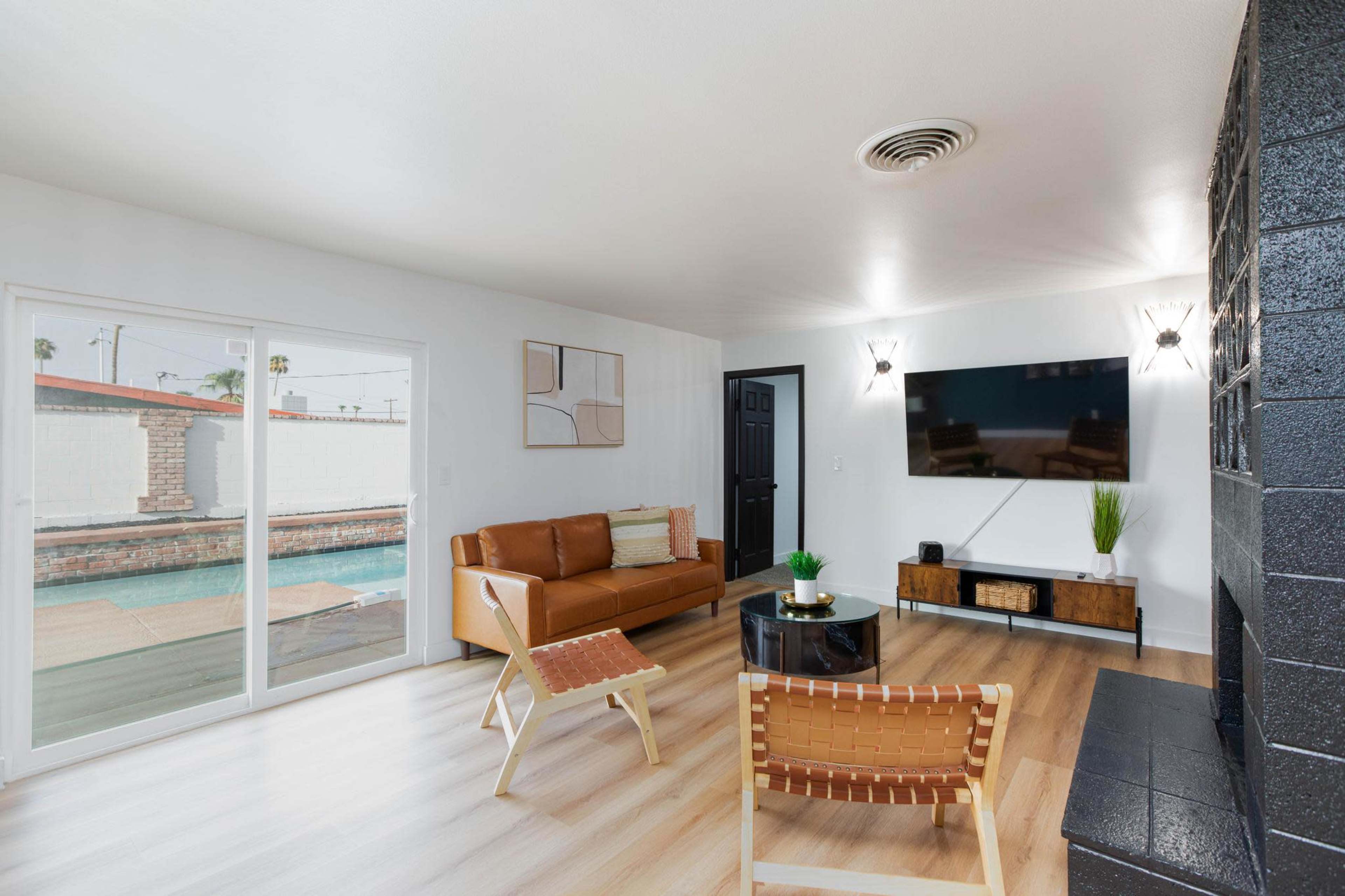 Modern Mid Century House with Swimming pool Image in Paradise, las vegas, NV