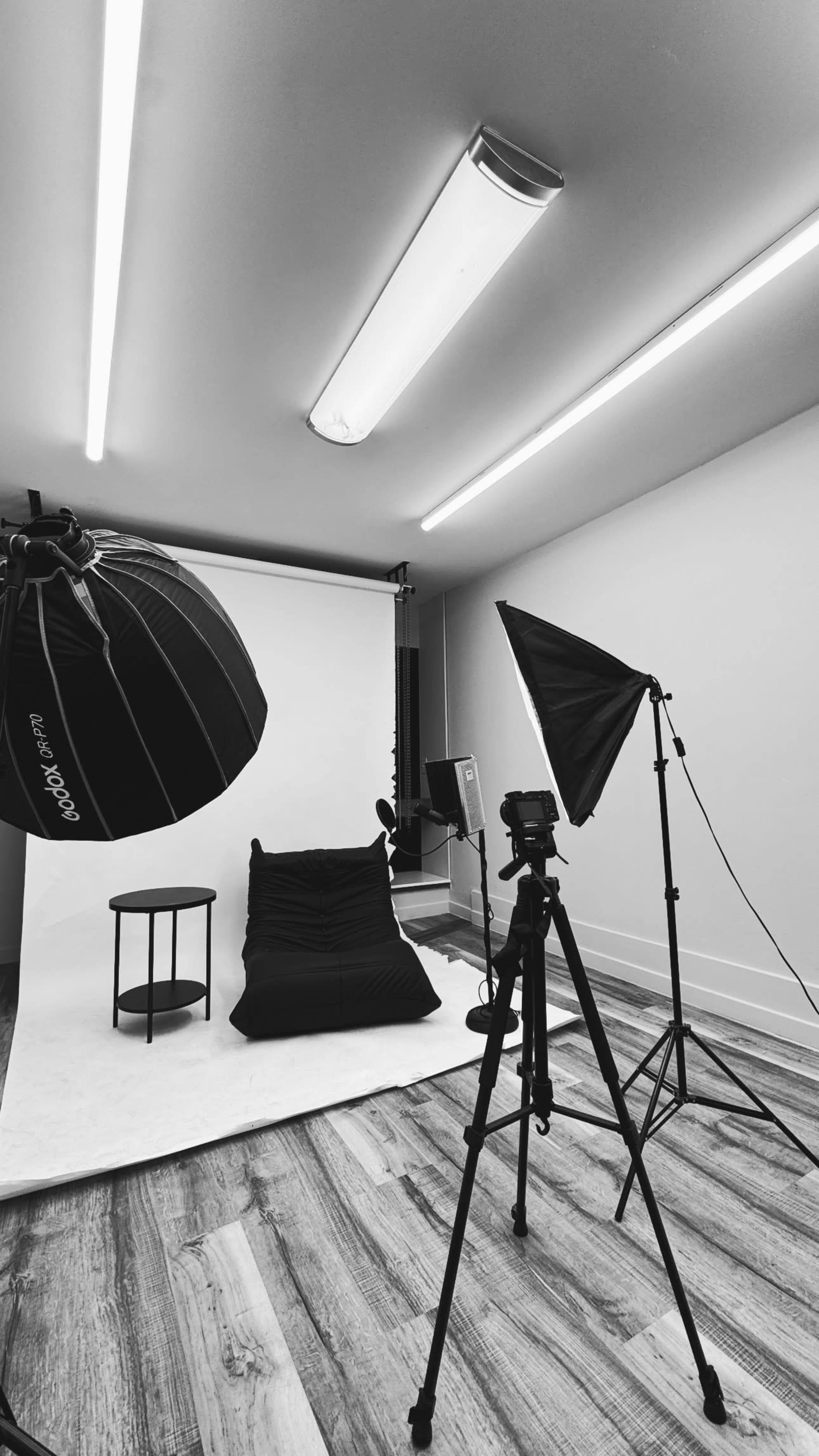 Uptown Studio with Bright Professional Setting Image in Uptown, Minneapolis, MN