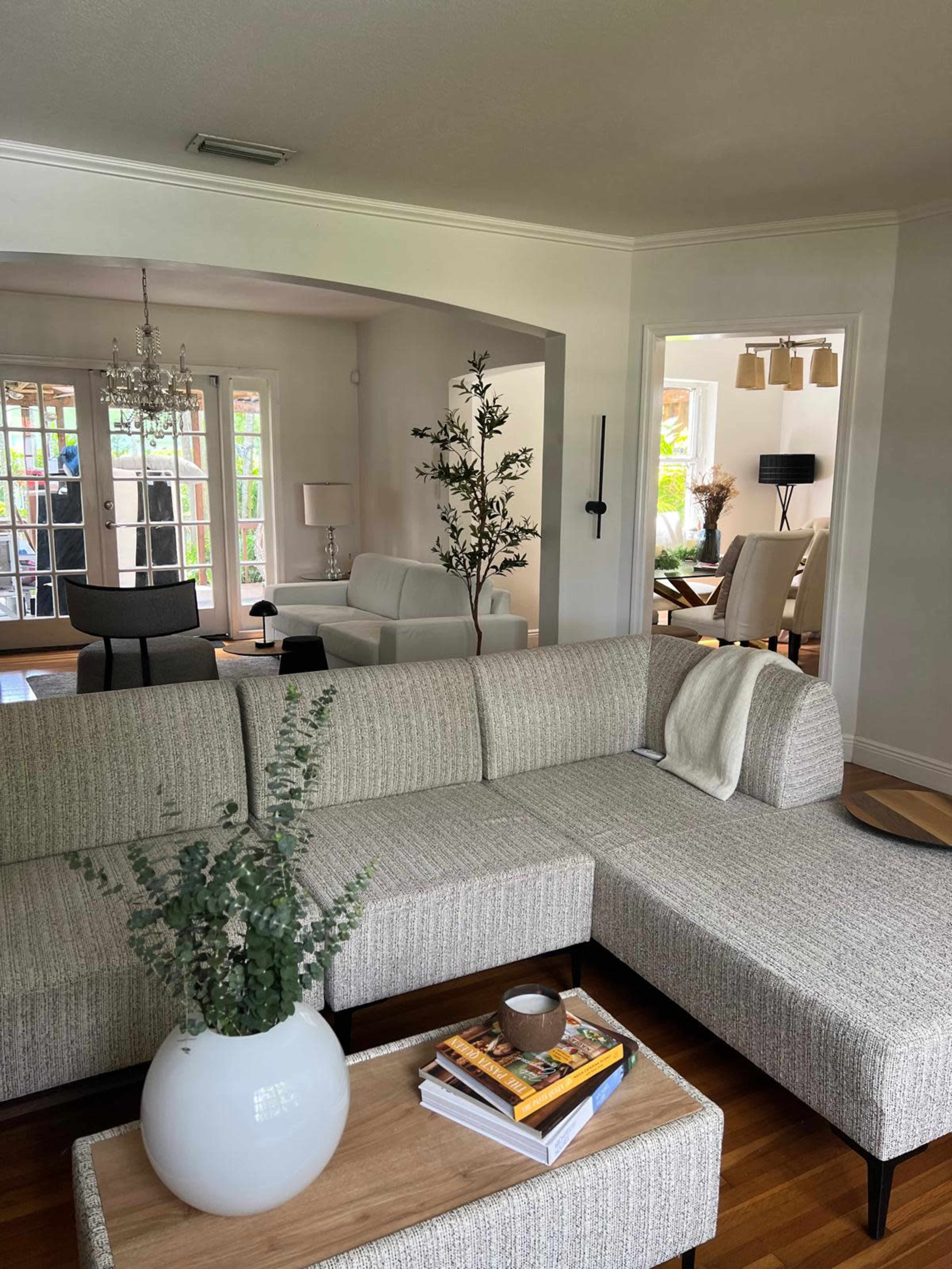 Cozy, Modern, Bright and Versatile Palm Tree House Image in Miami Springs, Miami Springs, FL