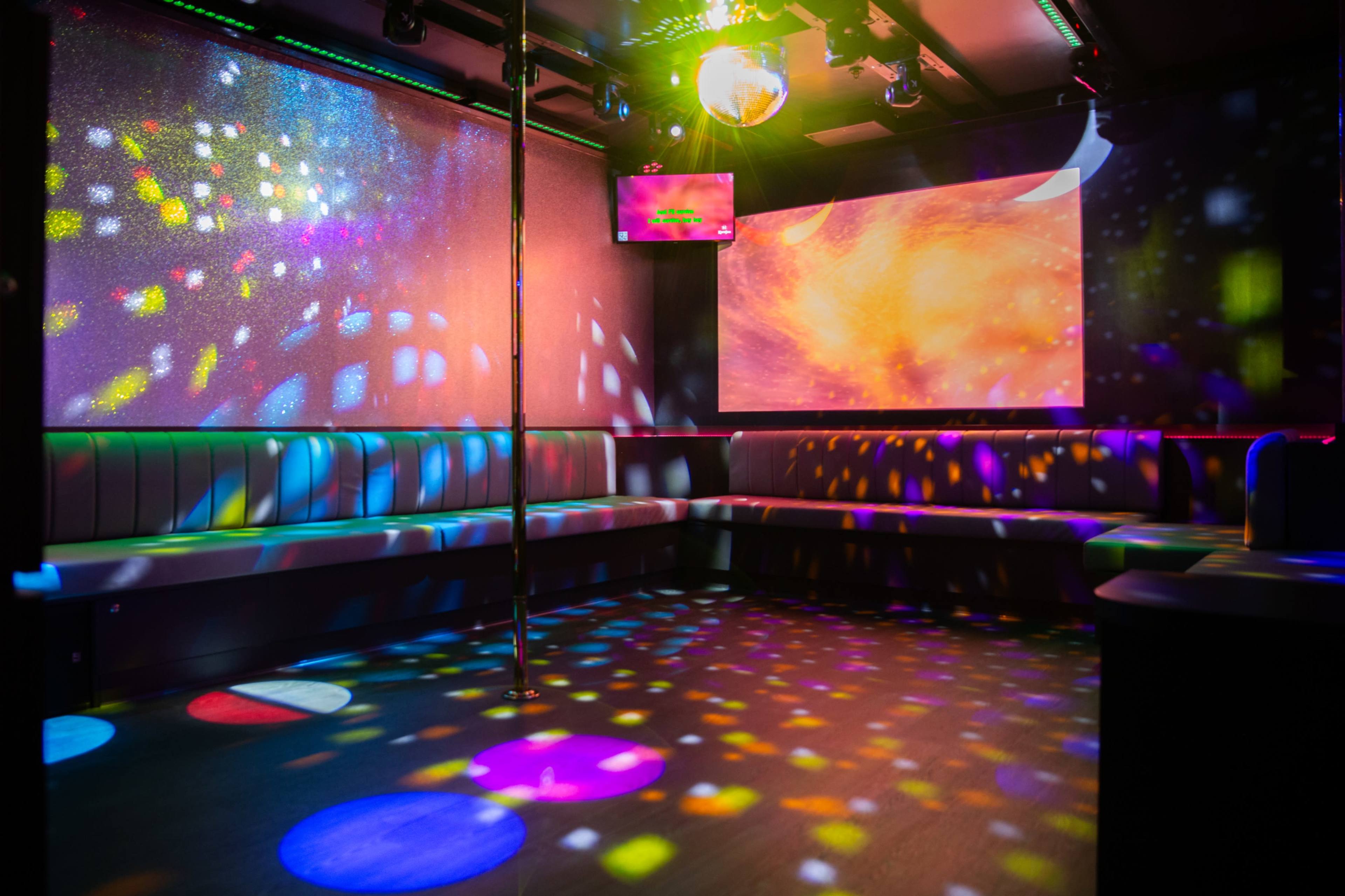 Salles privatives karaoké & quiz Image in Porte-Saint-Denis, Paris