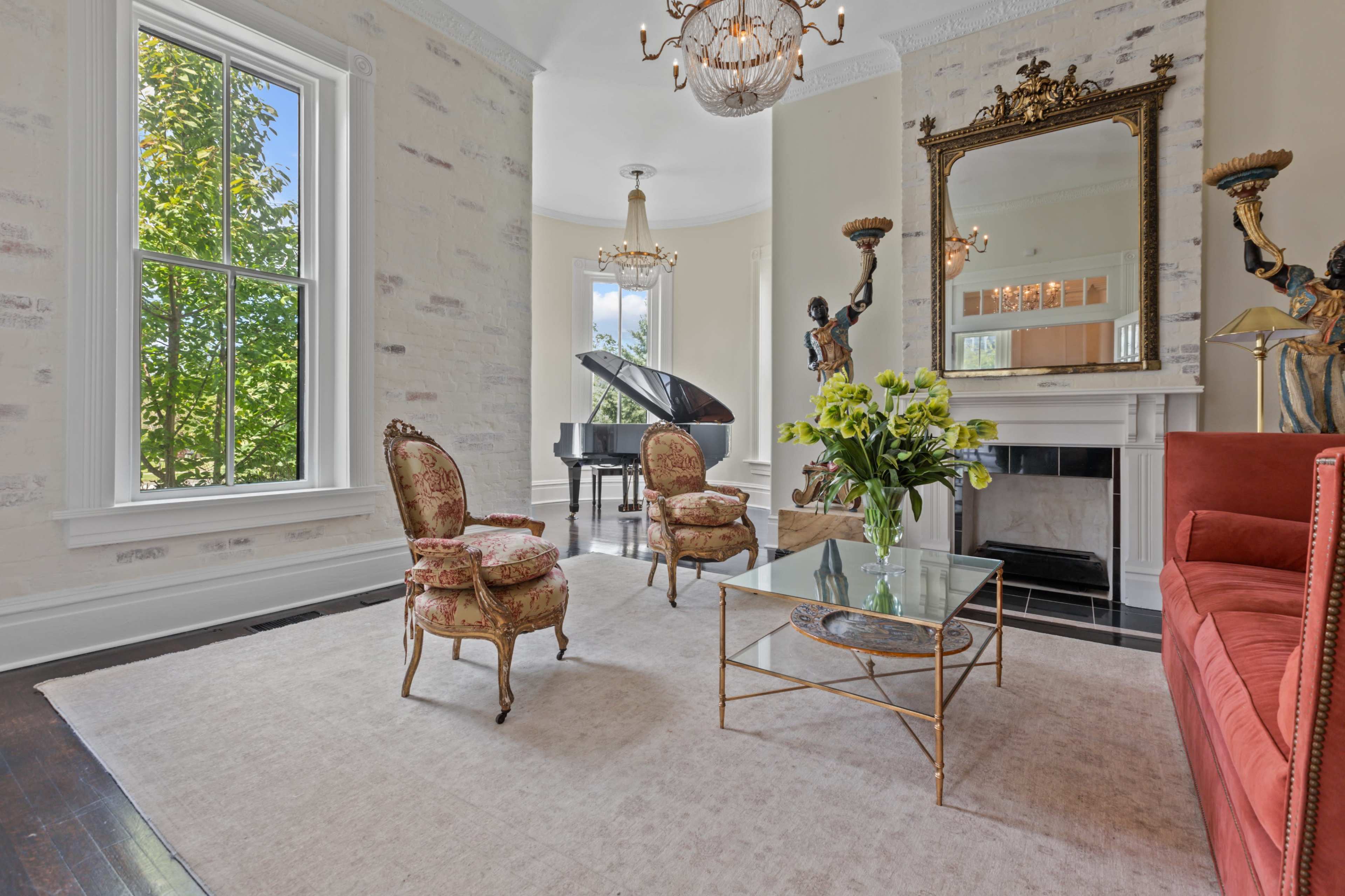 Stunning Event Venue – Perfect for Gatherings! Image in Downtown, Little Rock, AR