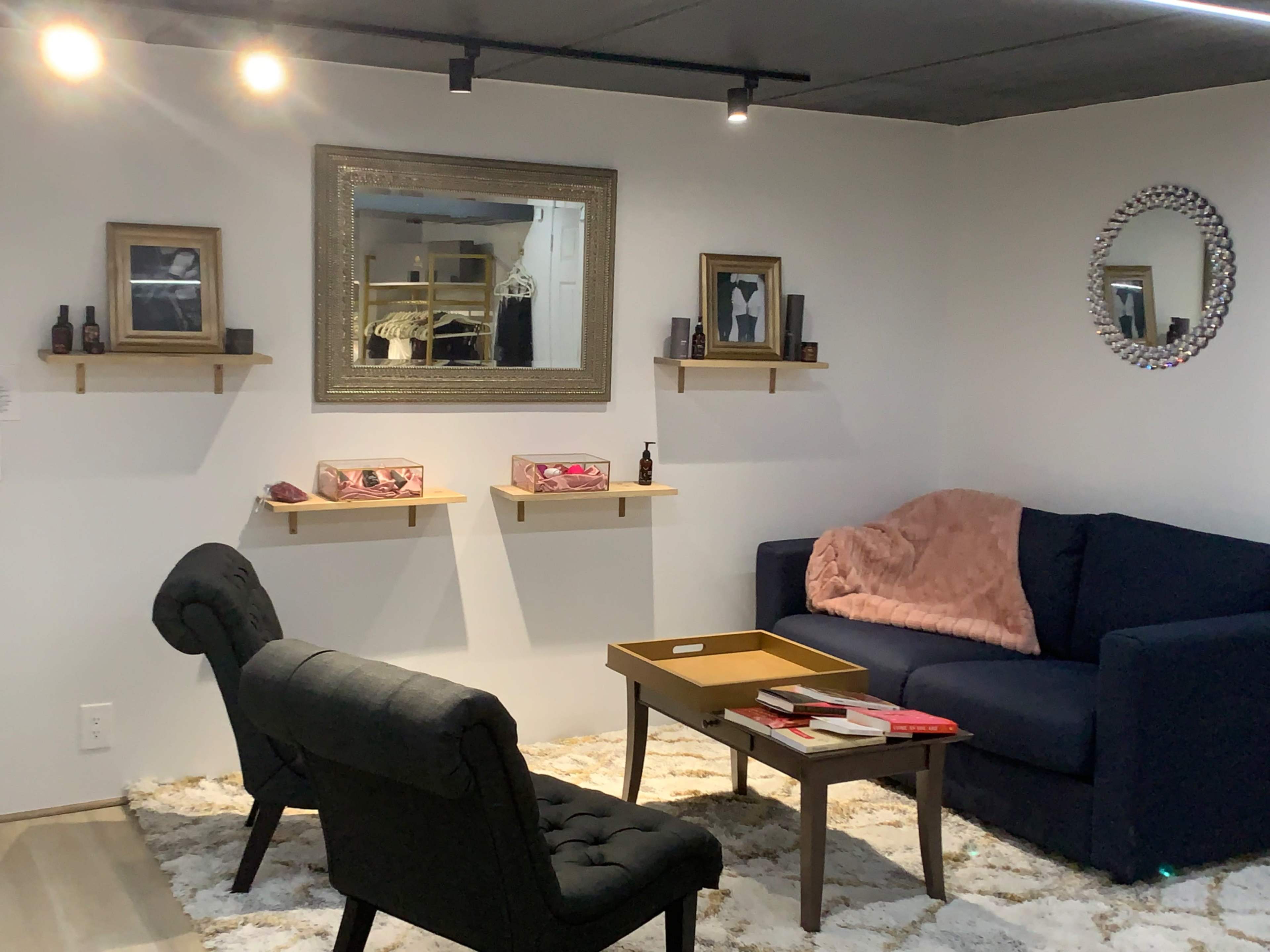 Pop up shop space available inside existing boutique! Image in East Fort Lauderdale, Fort Lauderdale, FL