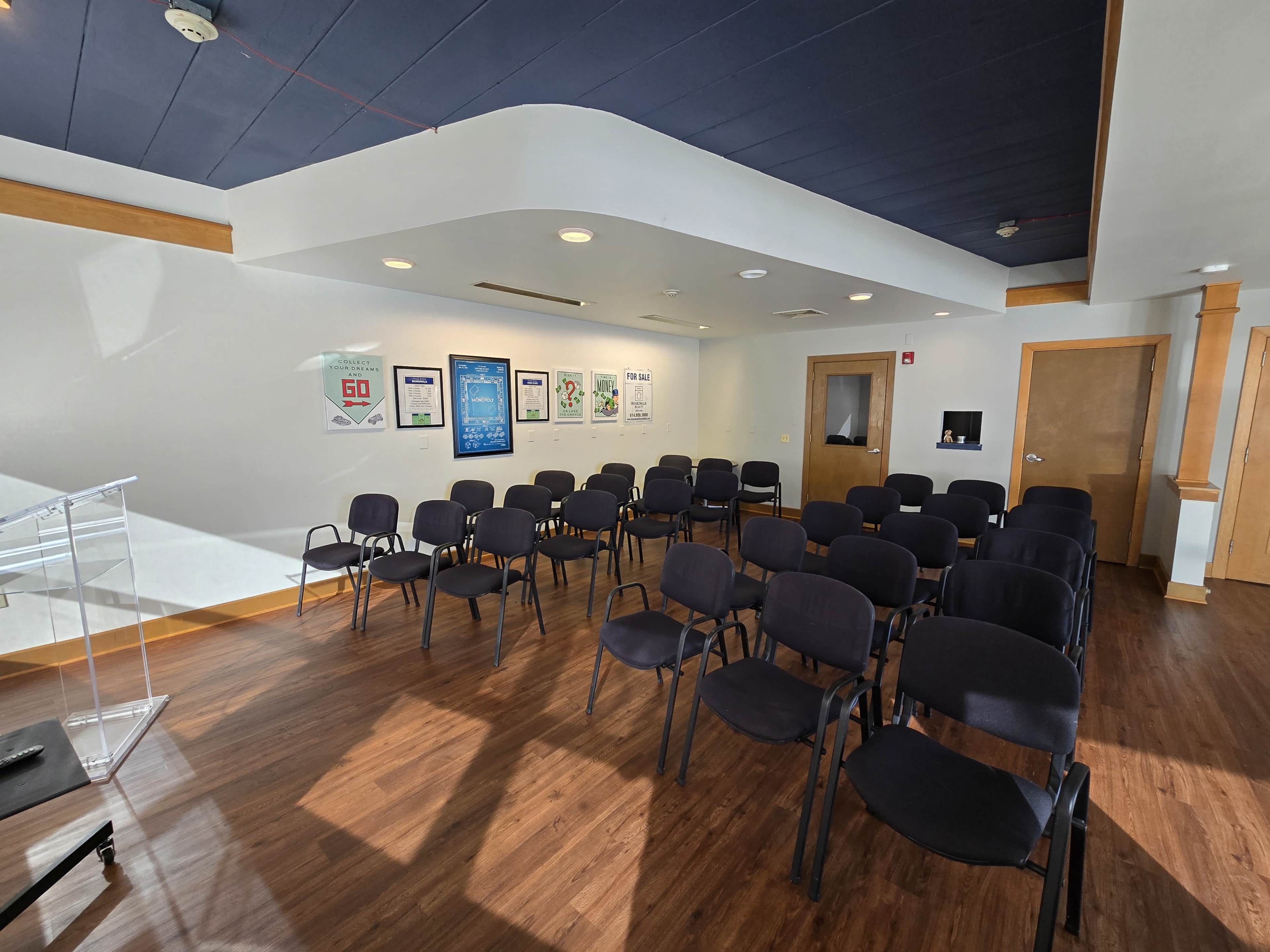 Intimate Meeting Space - Seating for 30 Image in West Allis, West Allis, WI