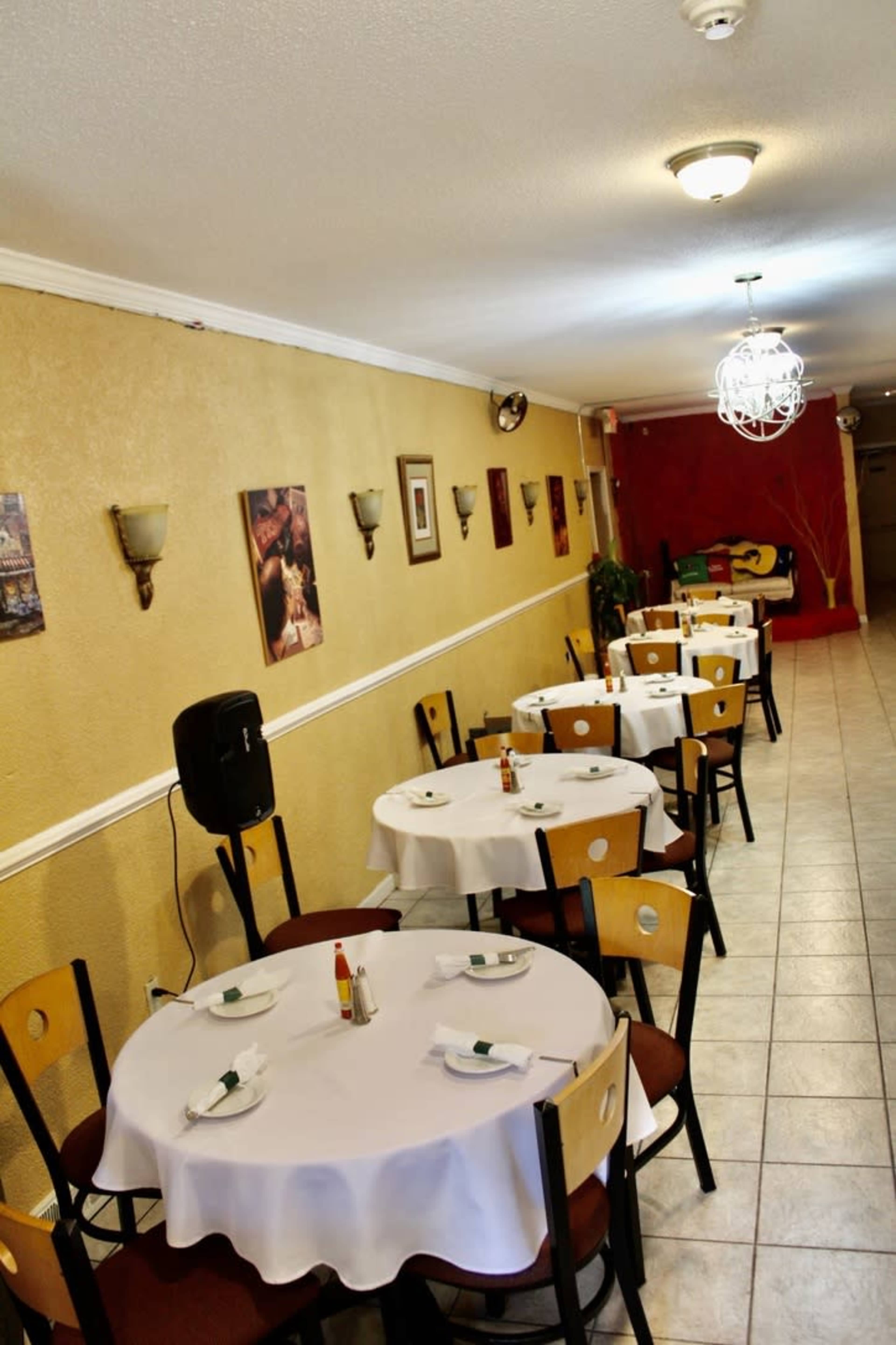 Lux's Restaurant & Café Image in South End, Hartford, CT