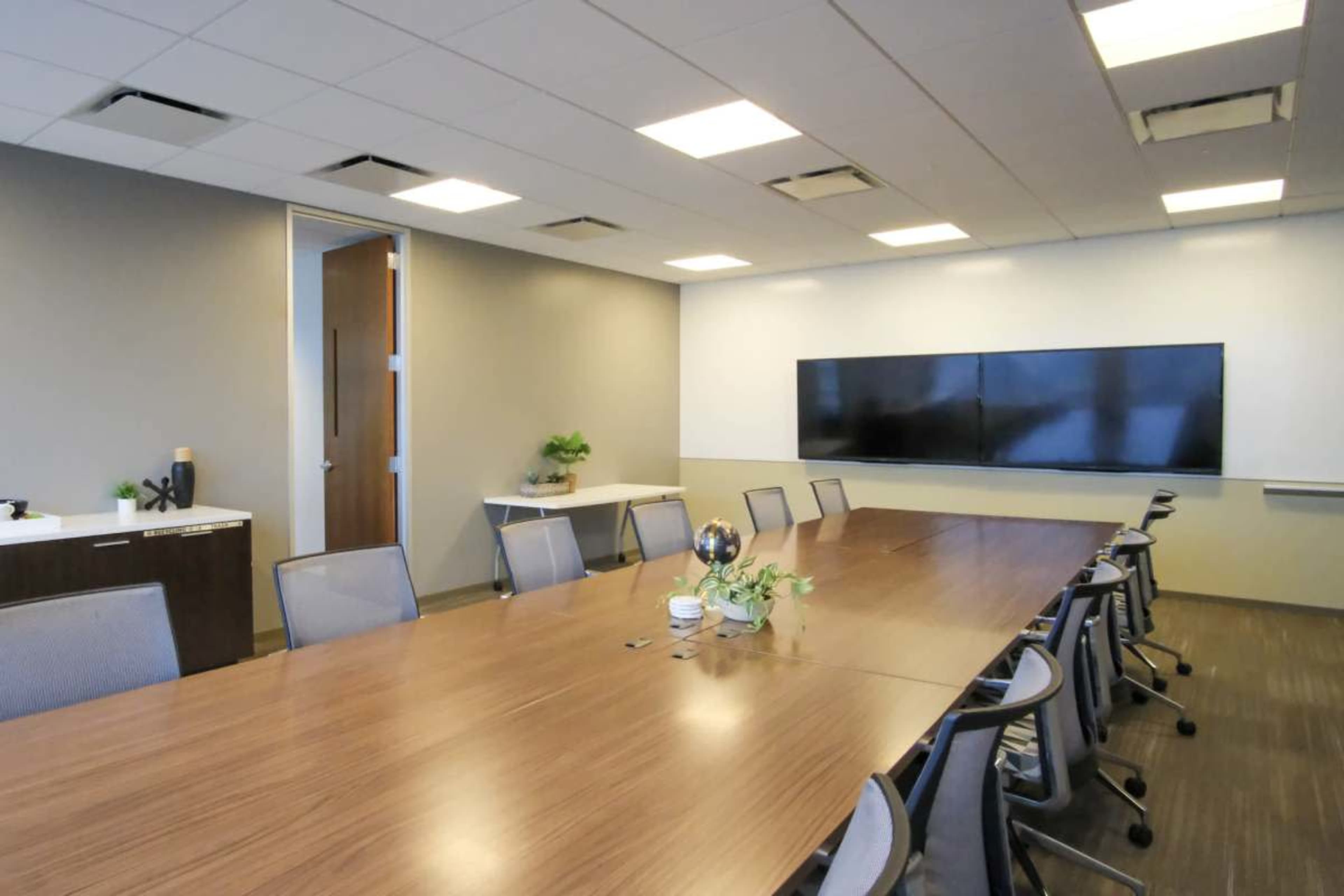 Dynamic Configurable Think Tank Near O'Hare Image in Schaumburg Township, Schaumburg, IL