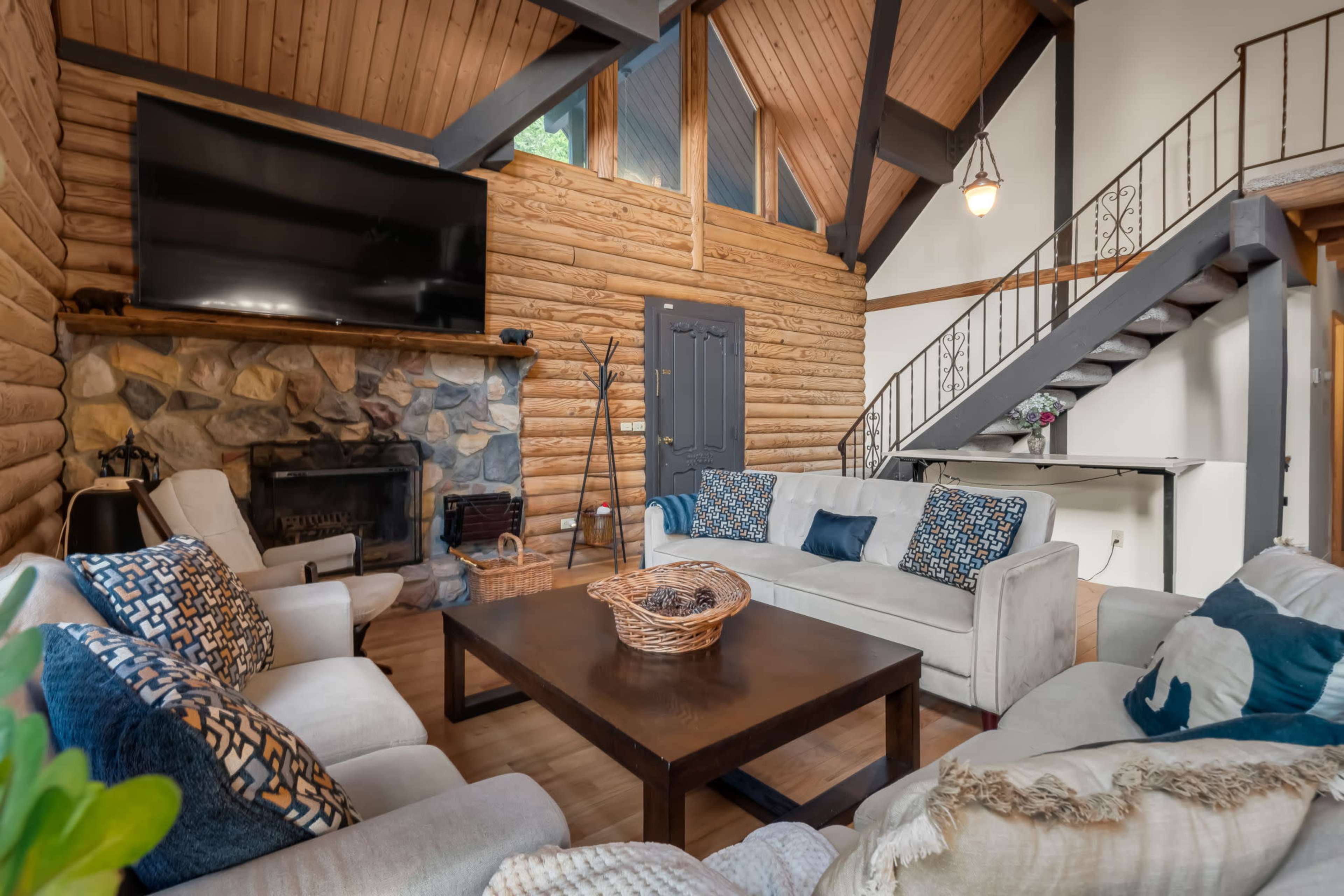 Vista Lodge! 20 min to Silverwood Lake Image in Cedarpines Park, Cedarpines Park, CA