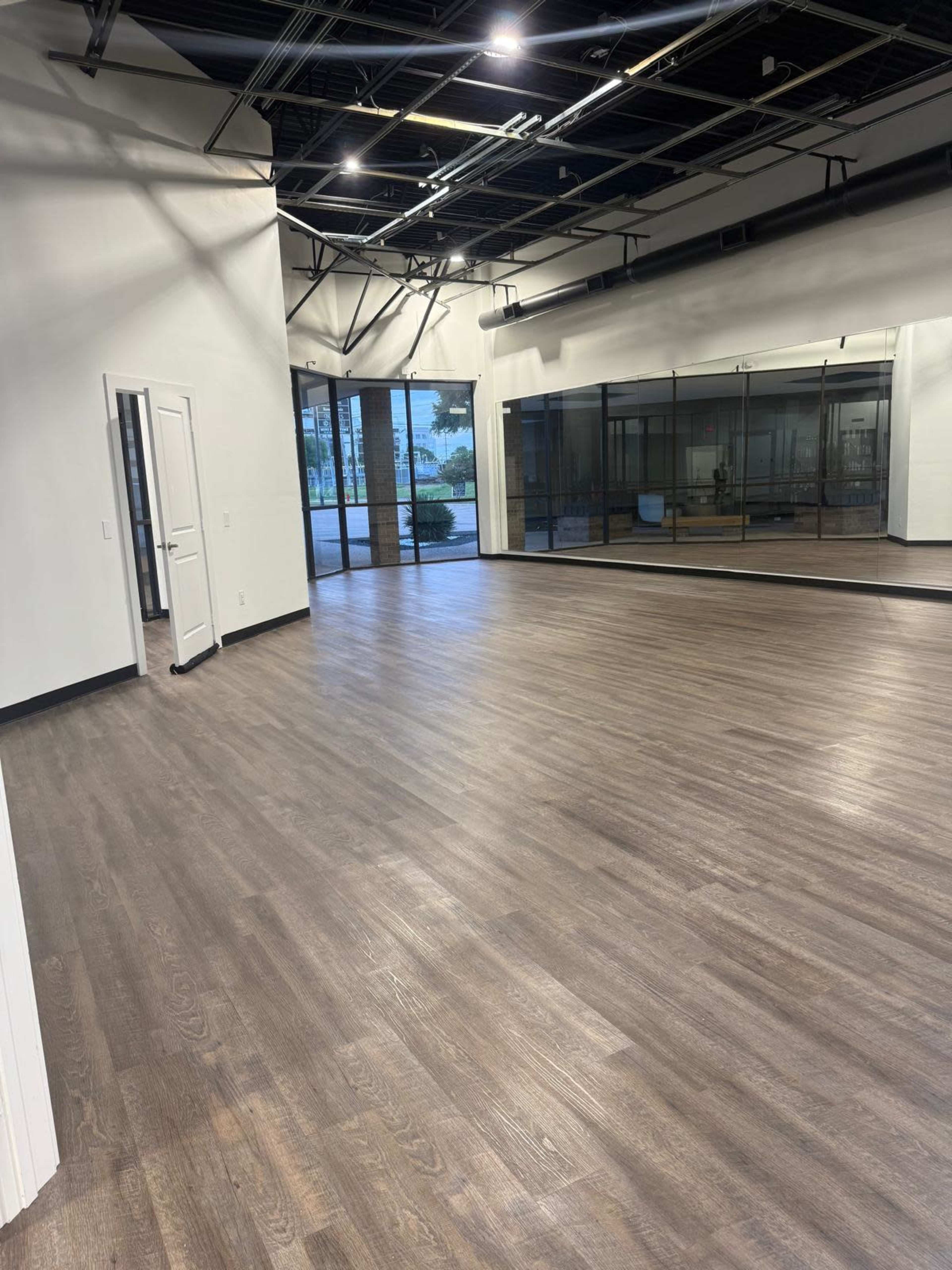 Dallas Cozy Event Studio Space 3 Minutes from the Galleria Mall Image in Farmers Branch, Dallas, TX