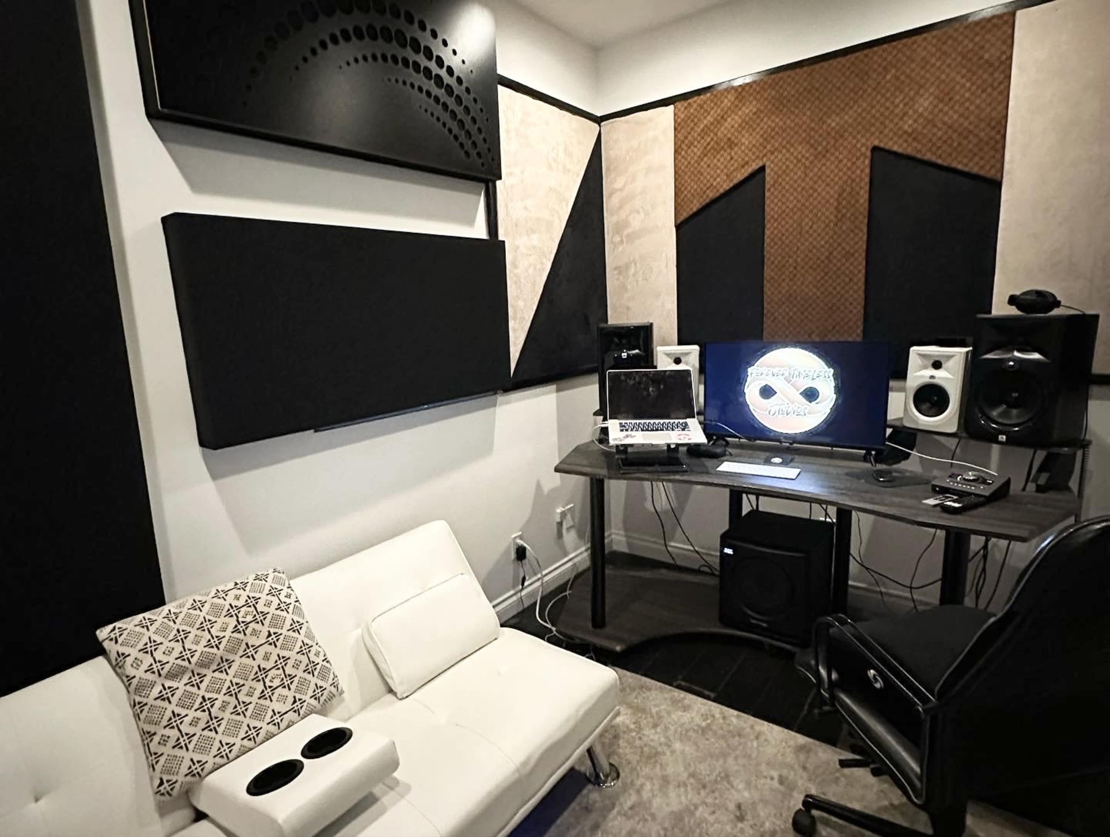 Burbank / Studio city  / Noho Professional recording studio  Industry quality Image in Studio City, studio city, CA