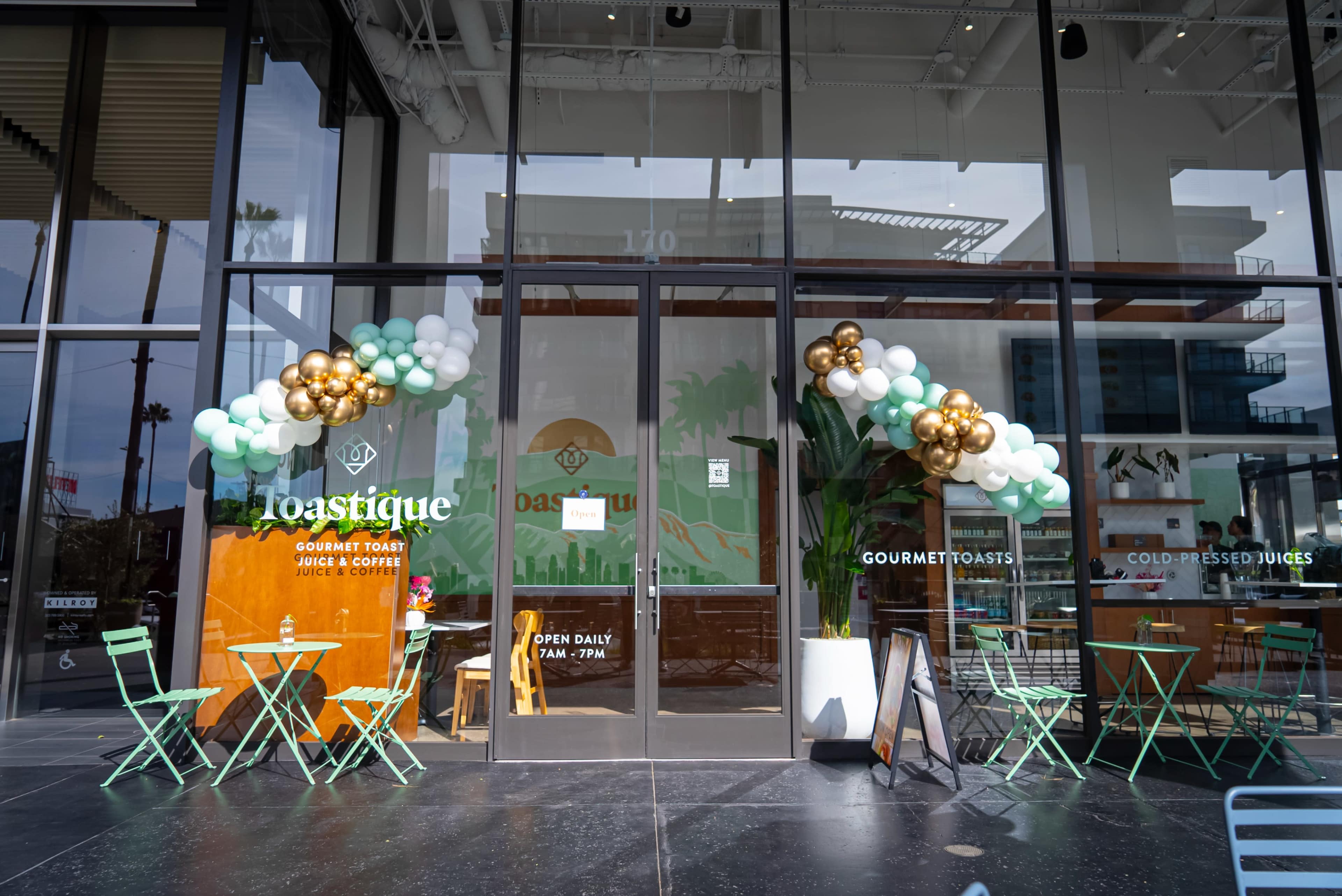 Modern Hollywood Restaurant With Natural Lighting Image in Hollywood, Los Angeles, CA