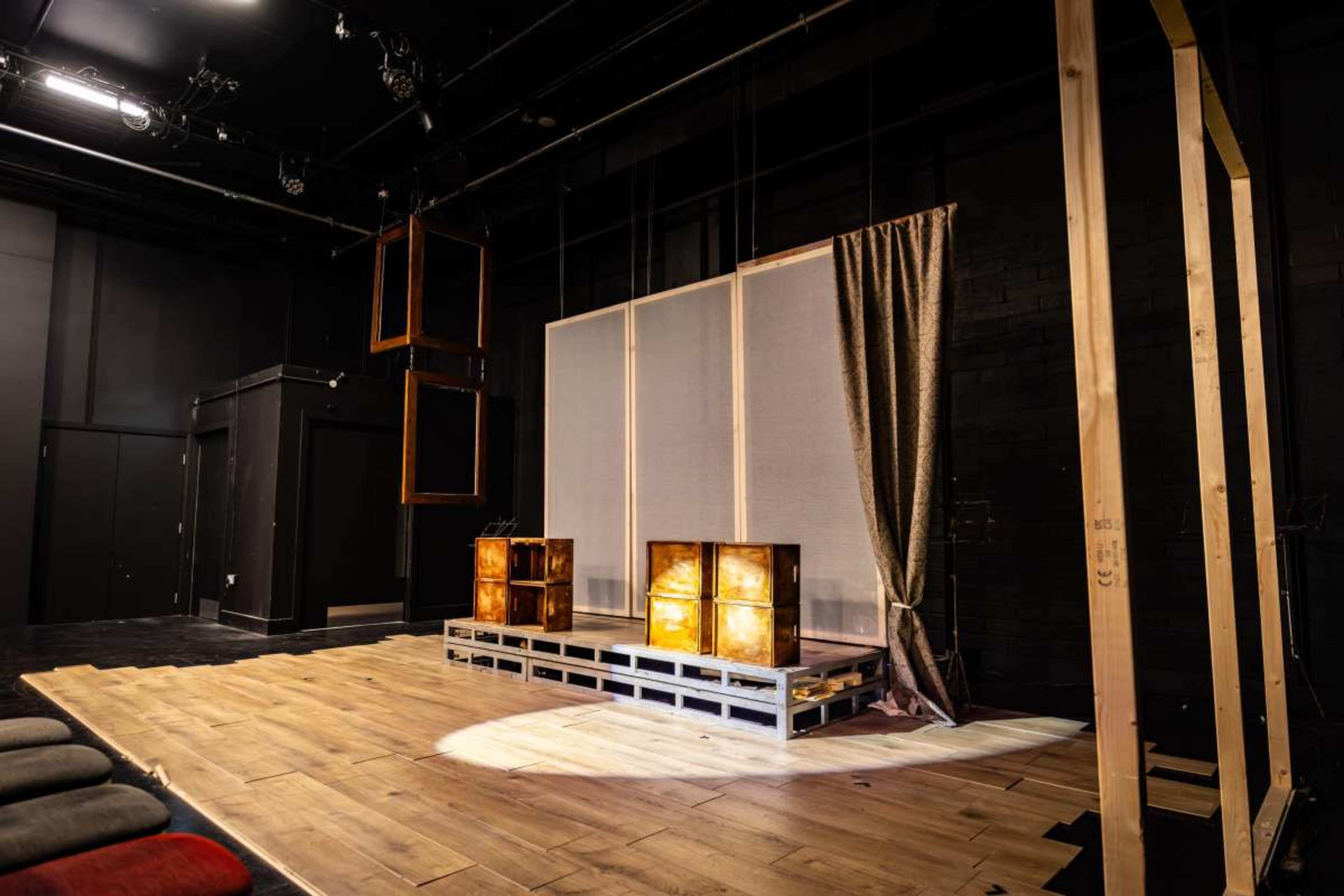 high-quality and affordable theatre rehearsal space for hire. Image in Islington, London, ENG