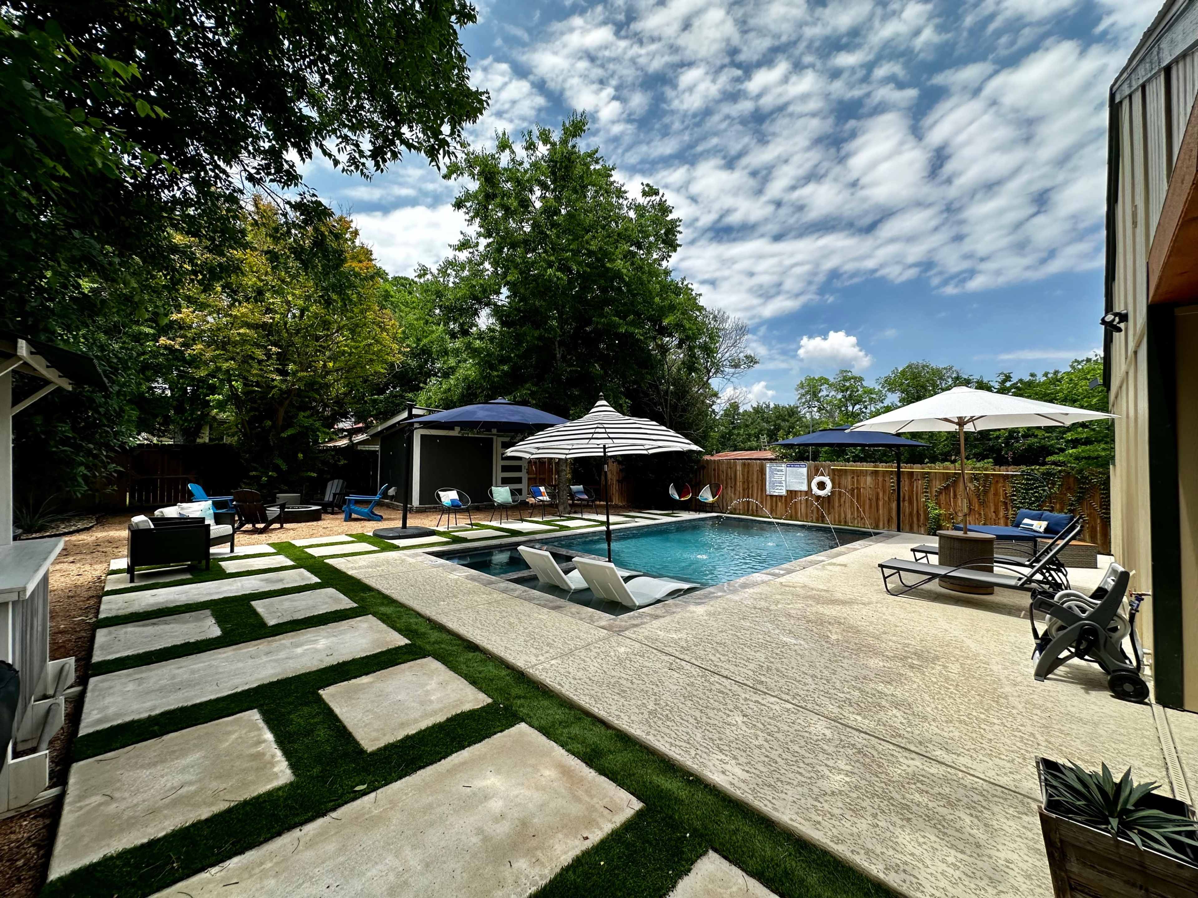 Modern Home with Stunning Backyard and Oasis Pool Image in Dignowity Hill, San Antonio, TX
