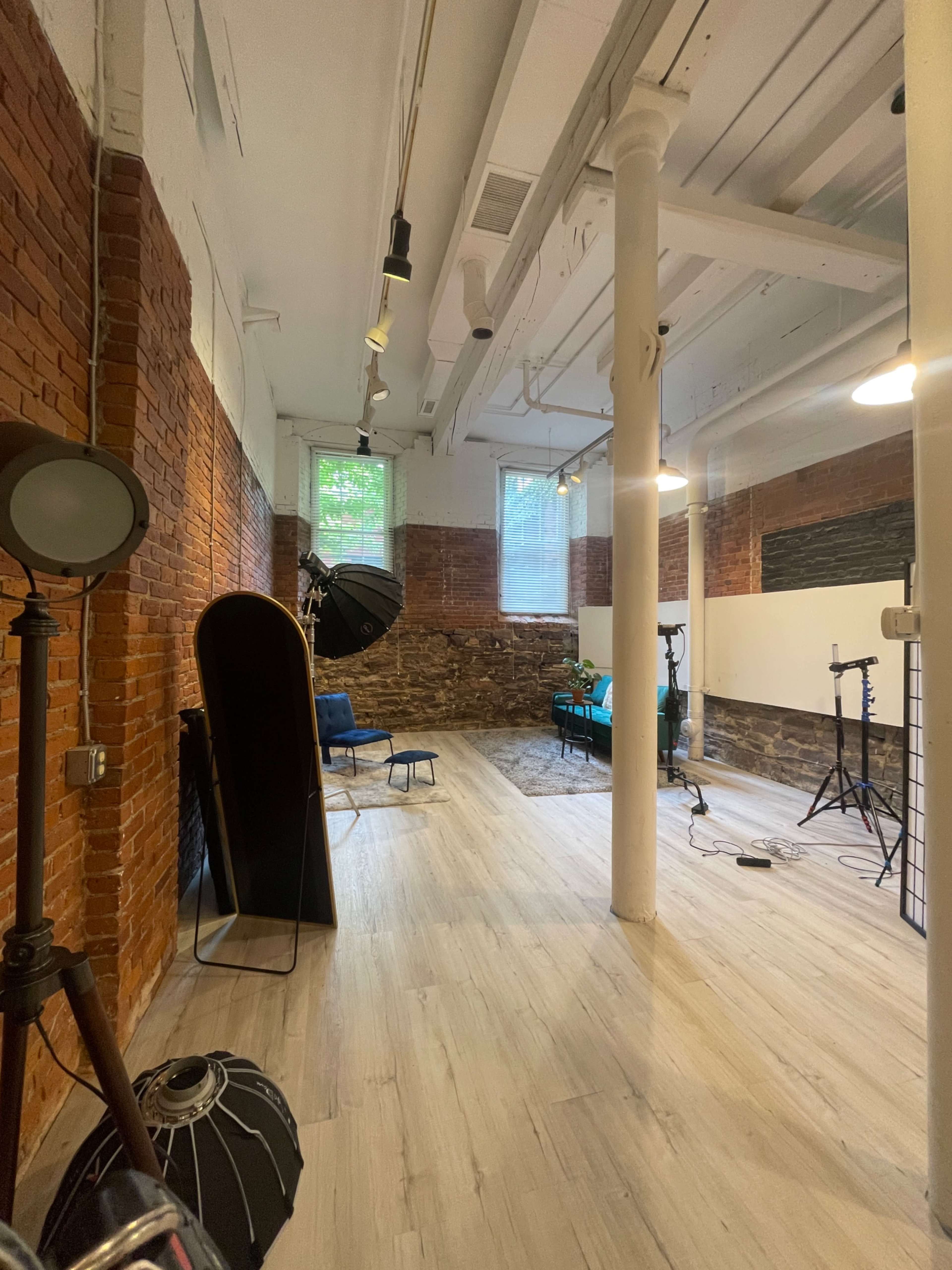 Downtown loft vibes with nice natural light Image in Burlington, Burlington, VT