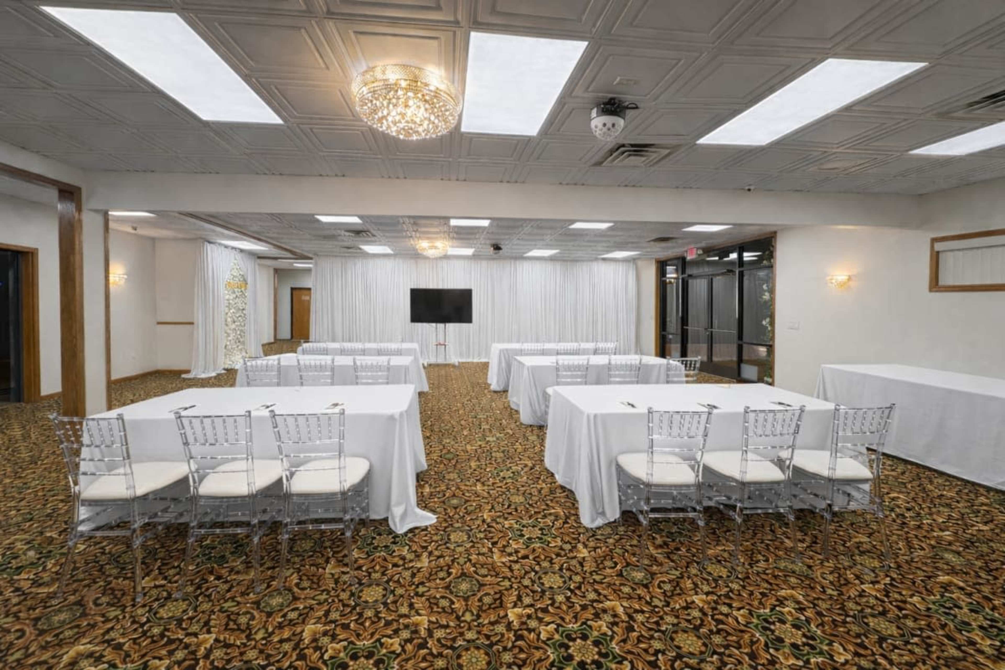 Elegant Customizable Hall Image in Romulus, Romulus, MI