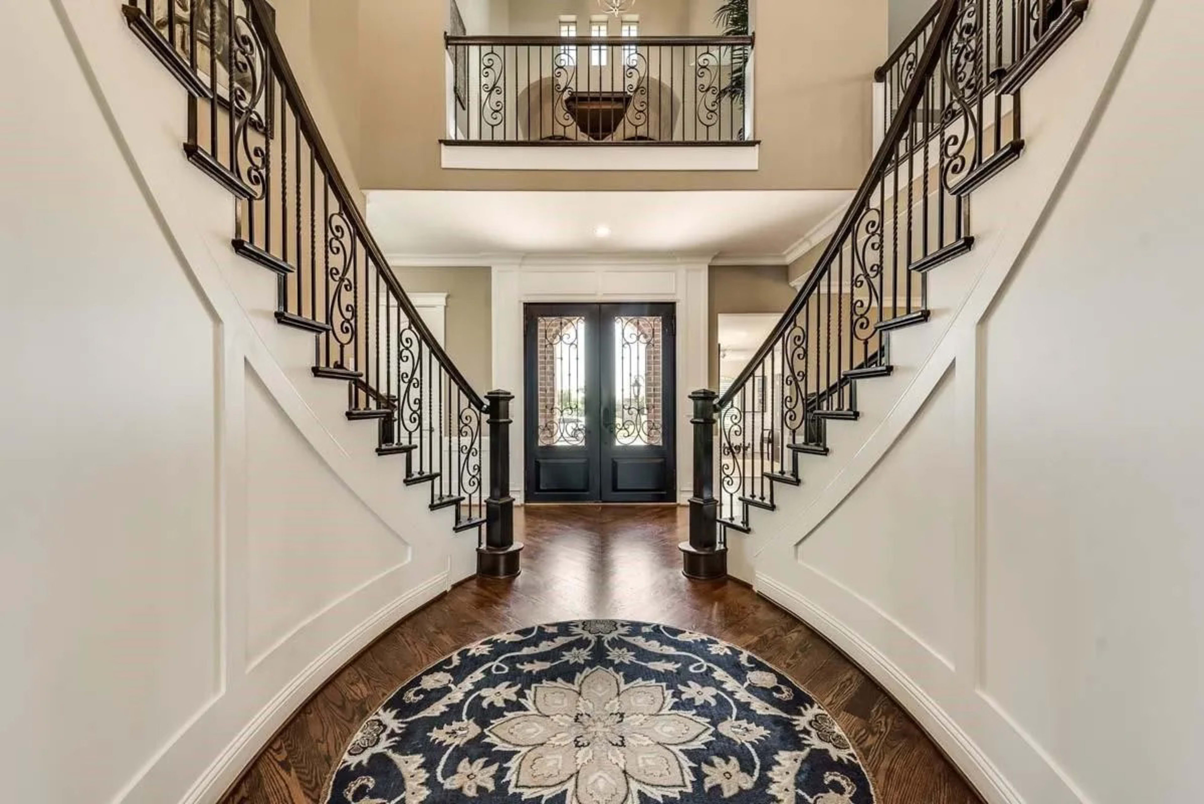 CLASSY, BEAUTIFUL HOME, VARIETY OF UNIQUE SPACES, Grand Prairie, TX ...
